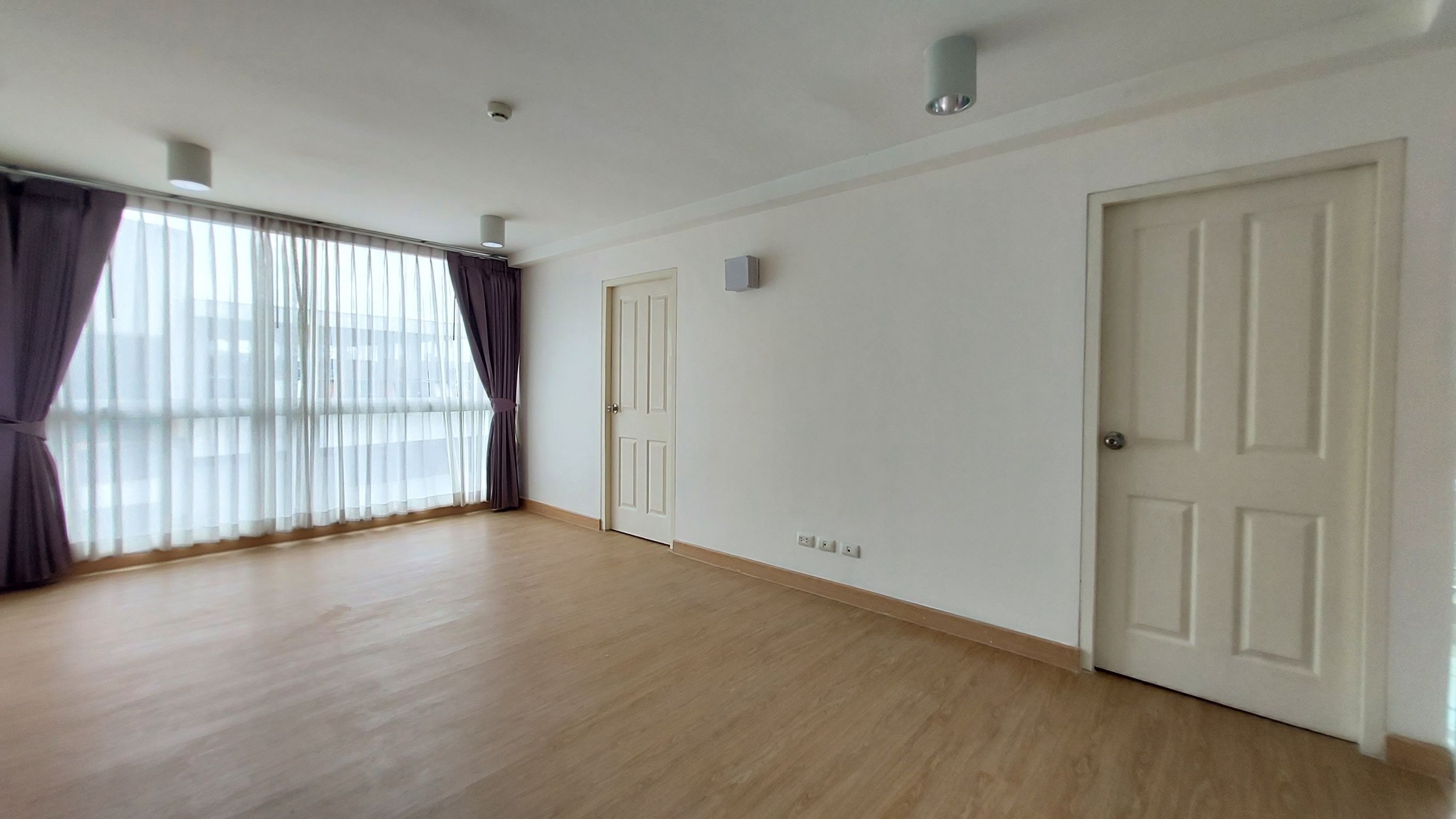 For SaleCondoKasetsart, Ratchayothin : 2-Bedroom Condo Prime Location near BTS Ratchayothin U1928583