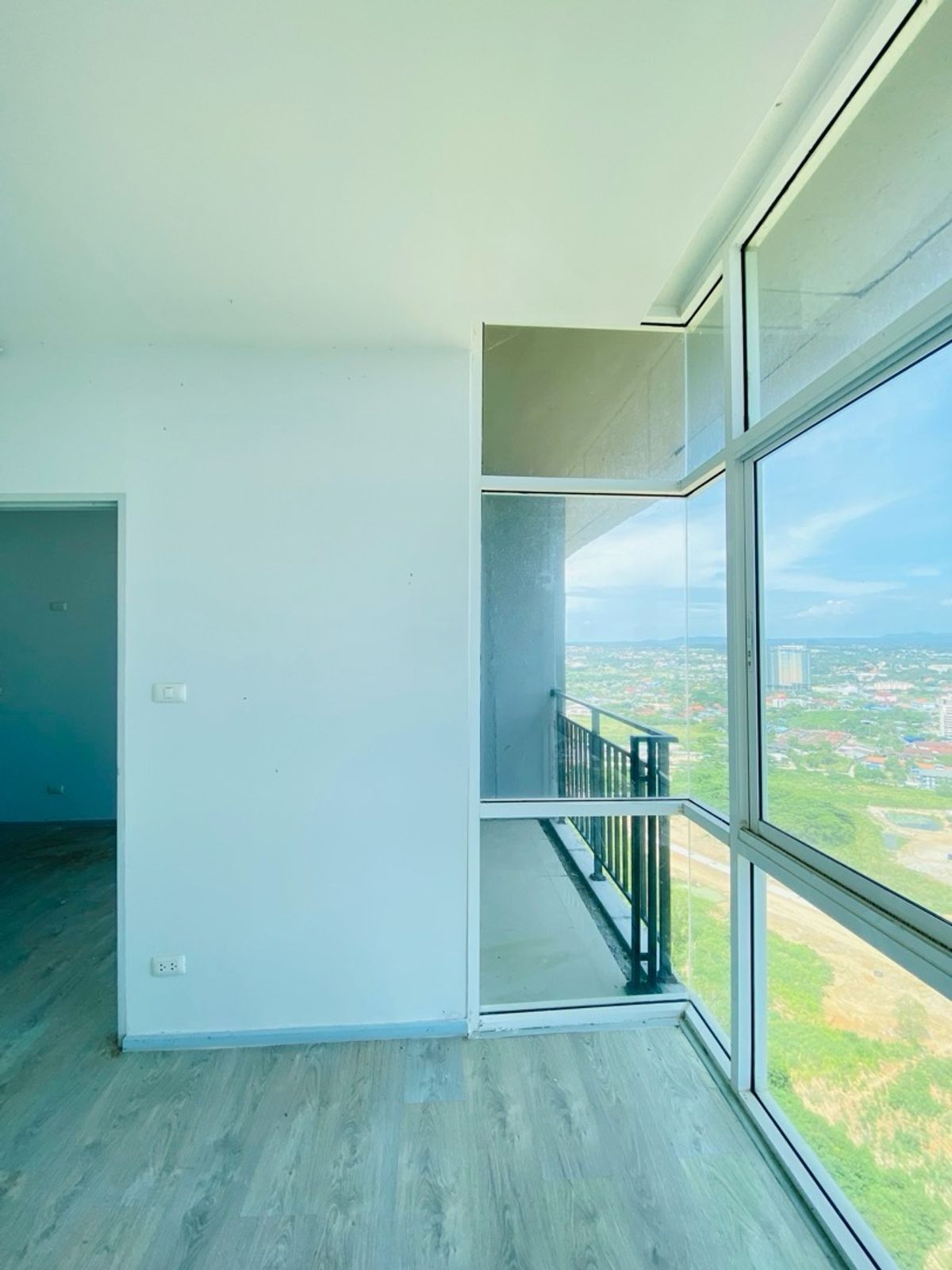 ขายคอนโดพัทยา บางแสน ชลบุรี สัตหีบ : เดอะแกรนด์เอดี จอมเทียน บีช พัทยา ขายเพียง 1.45 ล้าน คอนโดวิวทะเล 