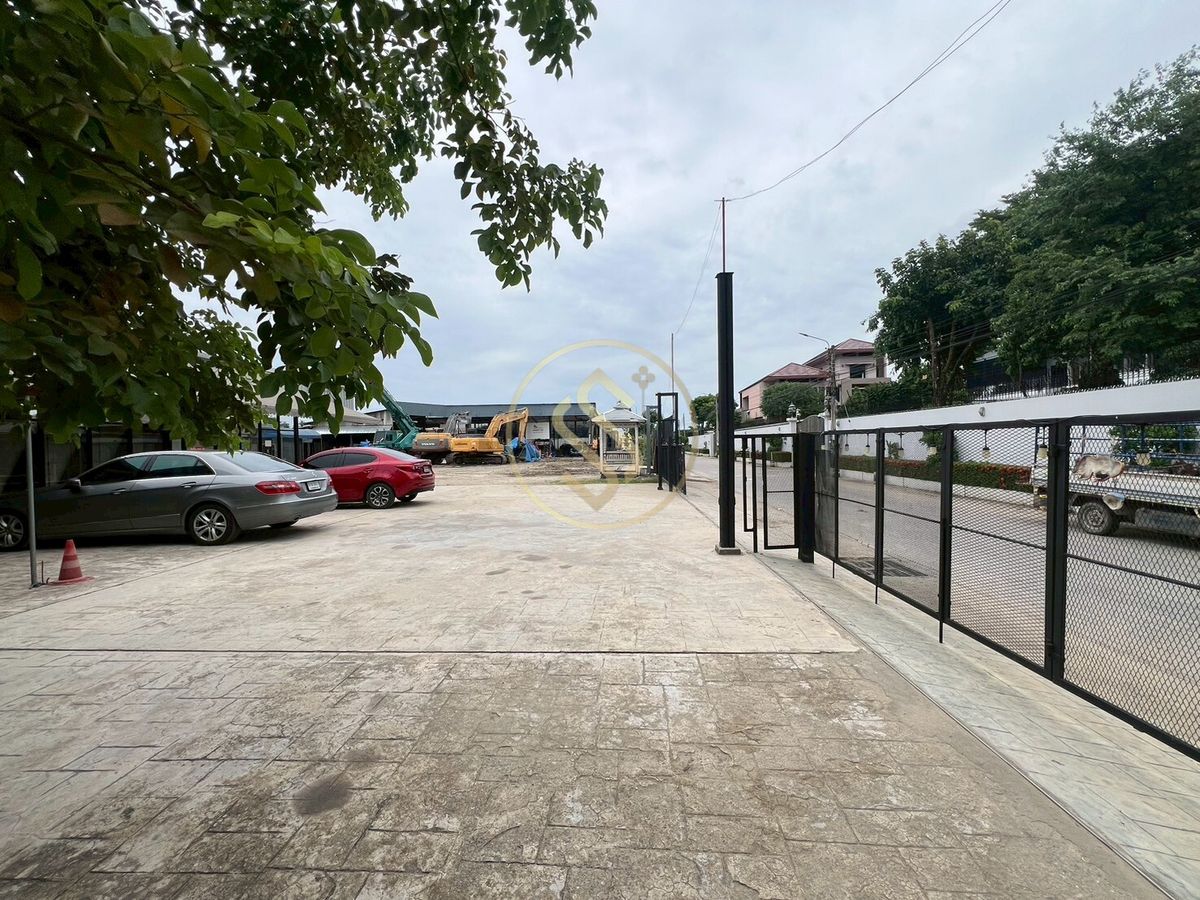 ขายที่ดินพระราม 5 ราชพฤกษ์ บางกรวย : ขายด่วน ! ที่ดินเปล่าทำเลทอง บนถนนราชพฤกษ์ ขนาด  2 ไร่ 84 ตารางวา อยู่ติดกับ ATTA Autohaus , แบงค์ค็อก คิดส์ สาขาราชพฤกษ์