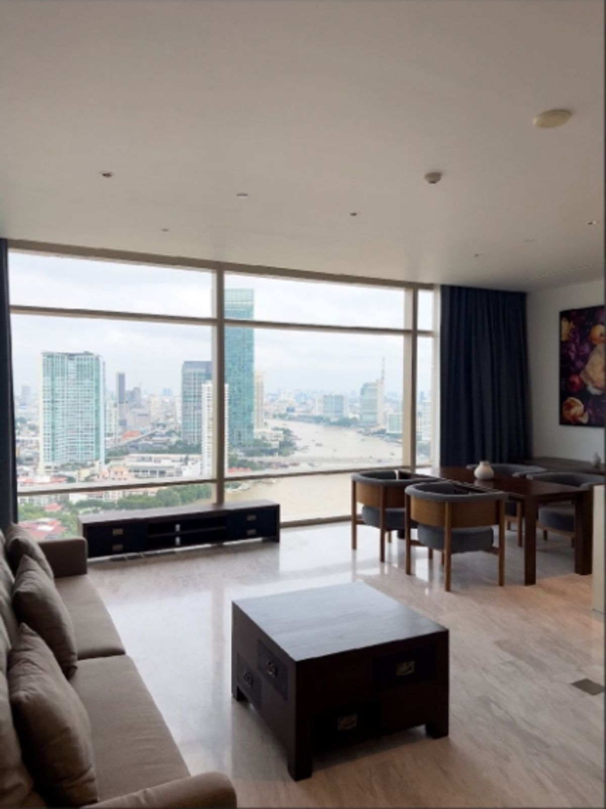 คอนโดสาทร นราธิวาส : คอนโดหรูที่ Four Seasons Private Residences เดินทางสะดวก ใกล้รถไฟฟ้าบีทีเอส มีรถรับส่ง ห้องสวย เฟอร์นิเจอร์ครบ พร้อมอยู่
