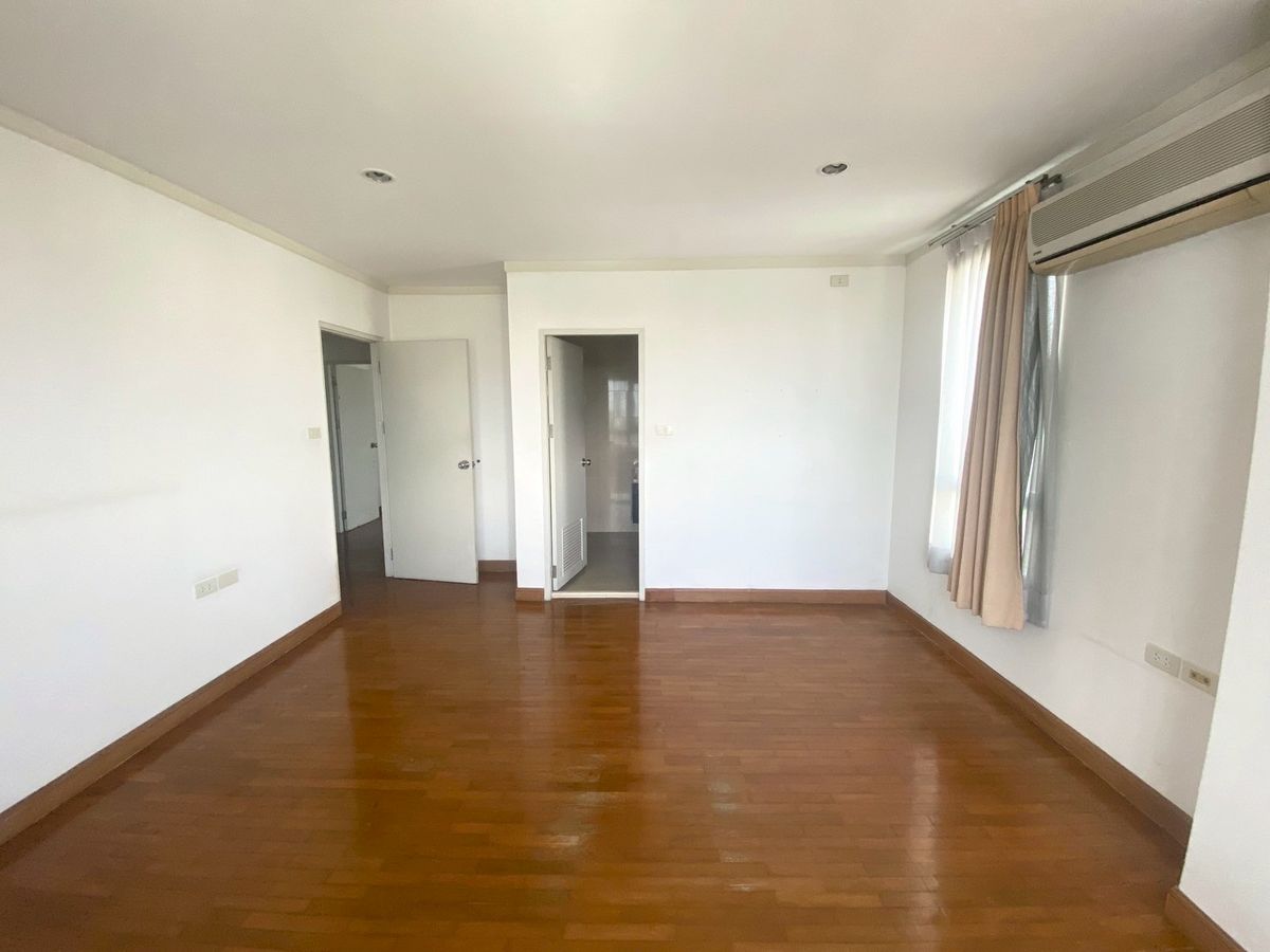 For SaleCondoSathorn, Narathiwat : Low-Rise 8-story condo for sale, Baan Siri Sathorn-Suanplu