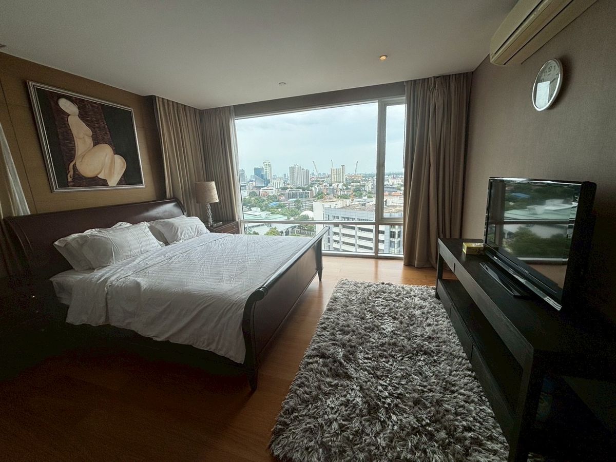 ให้เช่าคอนโดสุขุมวิท อโศก ทองหล่อ : 🌟 Fullerton Sukhumvit – Rare Spacious Unit for Rent