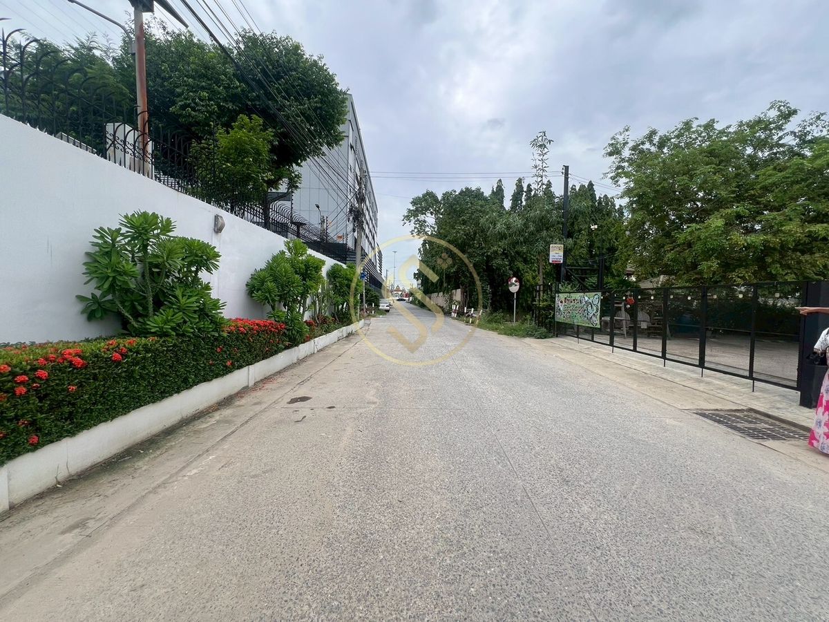 ขายที่ดินพระราม 5 ราชพฤกษ์ บางกรวย : ขายด่วน ! ที่ดินเปล่าทำเลทอง บนถนนราชพฤกษ์ ขนาด  2 ไร่ 84 ตารางวา อยู่ติดกับ ATTA Autohaus , แบงค์ค็อก คิดส์ สาขาราชพฤกษ์