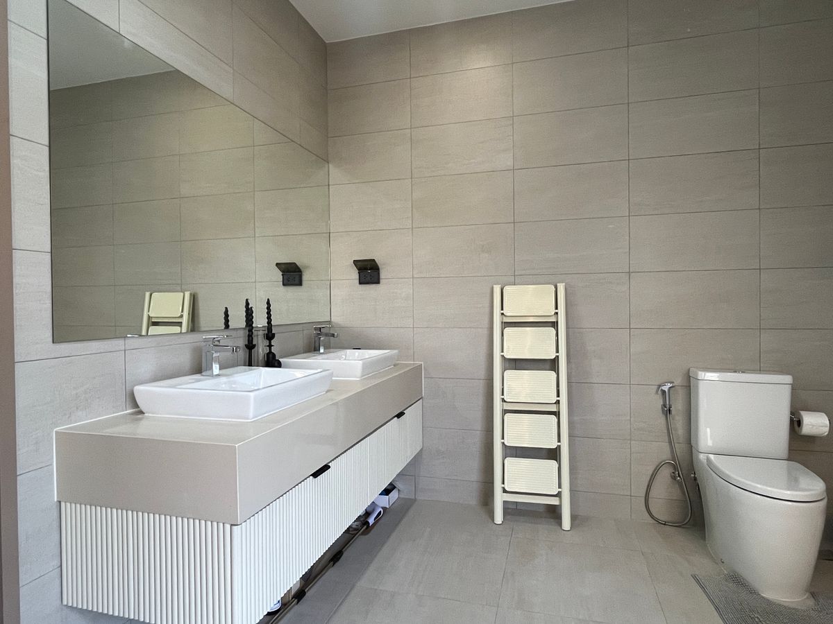 ให้เช่าทาวน์โฮมลาดพร้าว101 แฮปปี้แลนด์ : ✨ บ้านเดี่ยวหรู 4 ชั้น สไตล์โมเดิร์น เหมาะสำหรับครอบครัว หรือโฮมออฟฟิศ ตกแต่งครบ พร้อมอยู่ ใกล้ MRT ลาดพร้าว และเลียบด่วนรามอินทรา