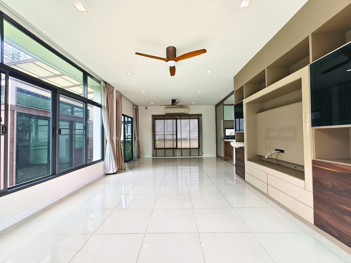 ขายบ้านลาดกระบัง สุวรรณภูมิ : ขาย บ้านเดี่ยว หลังมุม ทิศเหนือ เศรษฐสิริ อ่อนนุช-ศรีนครินทร์ ฟรีค่าใช้จ่ายวันโอน 4ห้องนอน 4ห้องน้ำ 5 นาทีถึงมอเตอร์เวย์ 78.1 ตร.ว. มีเรือนรับรอง