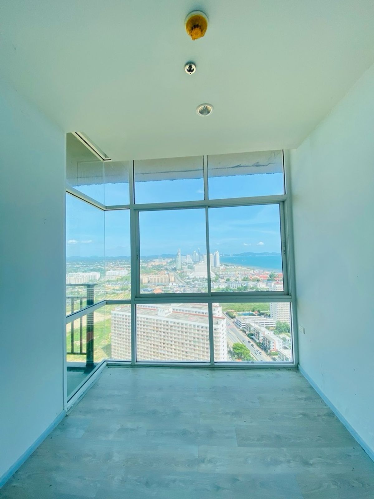 ขายคอนโดพัทยา บางแสน ชลบุรี สัตหีบ : เดอะแกรนด์เอดี จอมเทียน บีช พัทยา ขายเพียง 1.45 ล้าน คอนโดวิวทะเล 