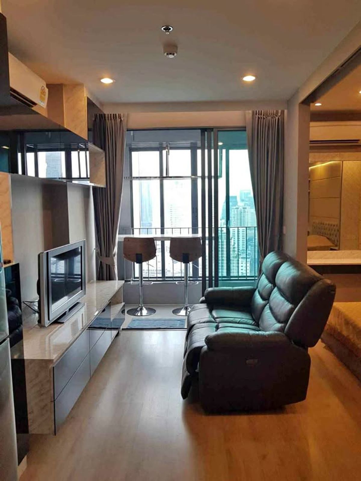 ขายคอนโดสยาม จุฬา สามย่าน : +++ขายด่วน HOT DEAL** IDEO Q Chula-samyan **1 ห้องนอน 1 ห้องน้ำ ขนาด 35 ตรม. แต่งครบพร้อมอยู่ +++ 