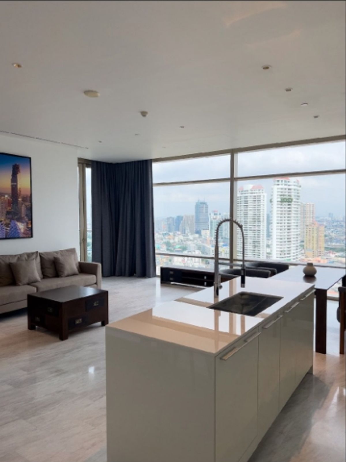 คอนโดสาทร นราธิวาส : คอนโดหรูที่ Four Seasons Private Residences เดินทางสะดวก ใกล้รถไฟฟ้าบีทีเอส มีรถรับส่ง ห้องสวย เฟอร์นิเจอร์ครบ พร้อมอยู่