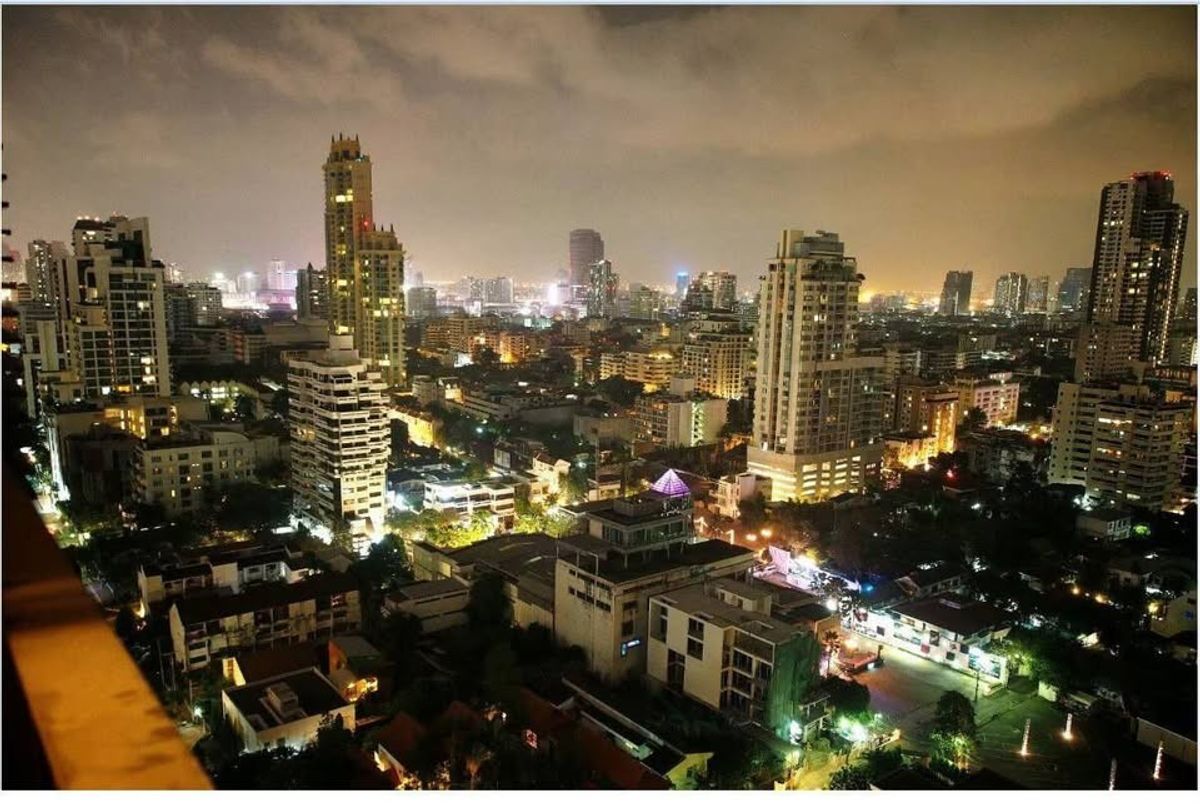 ให้เช่าคอนโดสุขุมวิท อโศก ทองหล่อ : คอนโด Edge Sukhumvit 23 เดินทางสะดวก ใกล้รถไฟฟ้าบีทีเอส มีรถรับส่ง ห้องสวย เฟอร์นิเจอร์ครบ พร้อมอยู่!