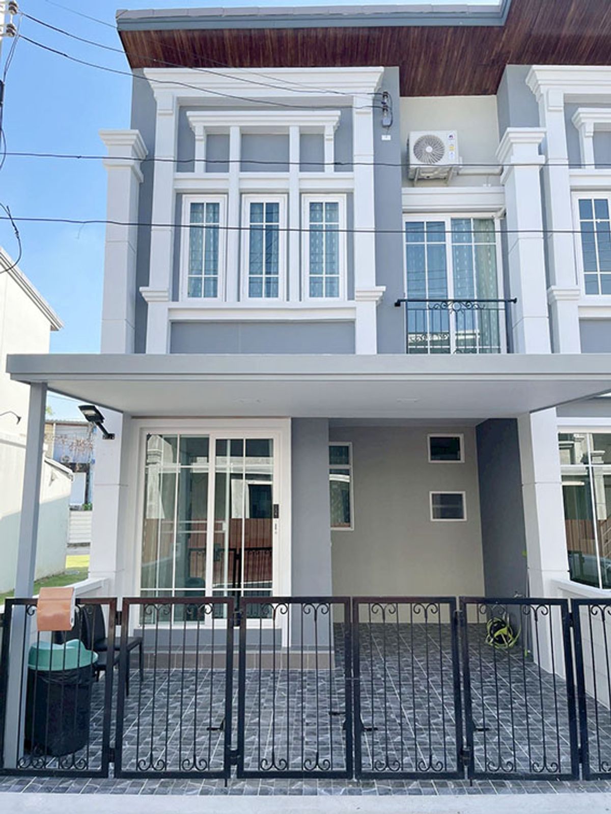 For RentTownhomeChiang Mai : Townhouse in the project Rent 23,000 baht per month. Near Luck Plaza No.5H579