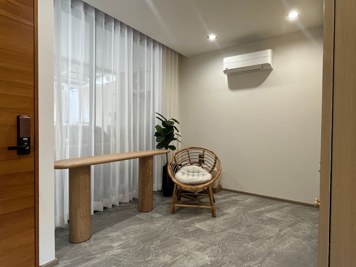 ให้เช่าทาวน์โฮมลาดพร้าว101 แฮปปี้แลนด์ : ✨ บ้านเดี่ยวหรู 4 ชั้น สไตล์โมเดิร์น เหมาะสำหรับครอบครัว หรือโฮมออฟฟิศ ตกแต่งครบ พร้อมอยู่ ใกล้ MRT ลาดพร้าว และเลียบด่วนรามอินทรา