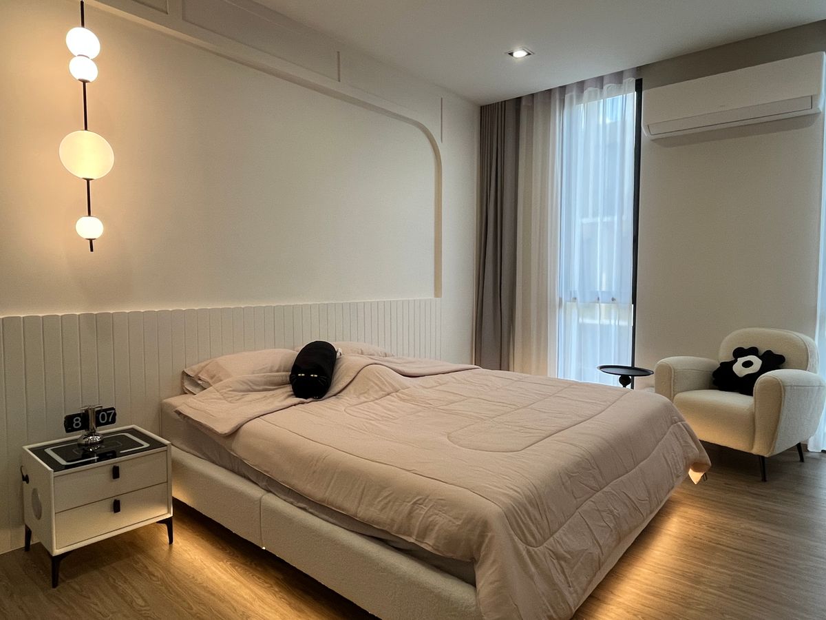 ให้เช่าทาวน์โฮมลาดพร้าว101 แฮปปี้แลนด์ : ✨ บ้านเดี่ยวหรู 4 ชั้น สไตล์โมเดิร์น เหมาะสำหรับครอบครัว หรือโฮมออฟฟิศ ตกแต่งครบ พร้อมอยู่ ใกล้ MRT ลาดพร้าว และเลียบด่วนรามอินทรา