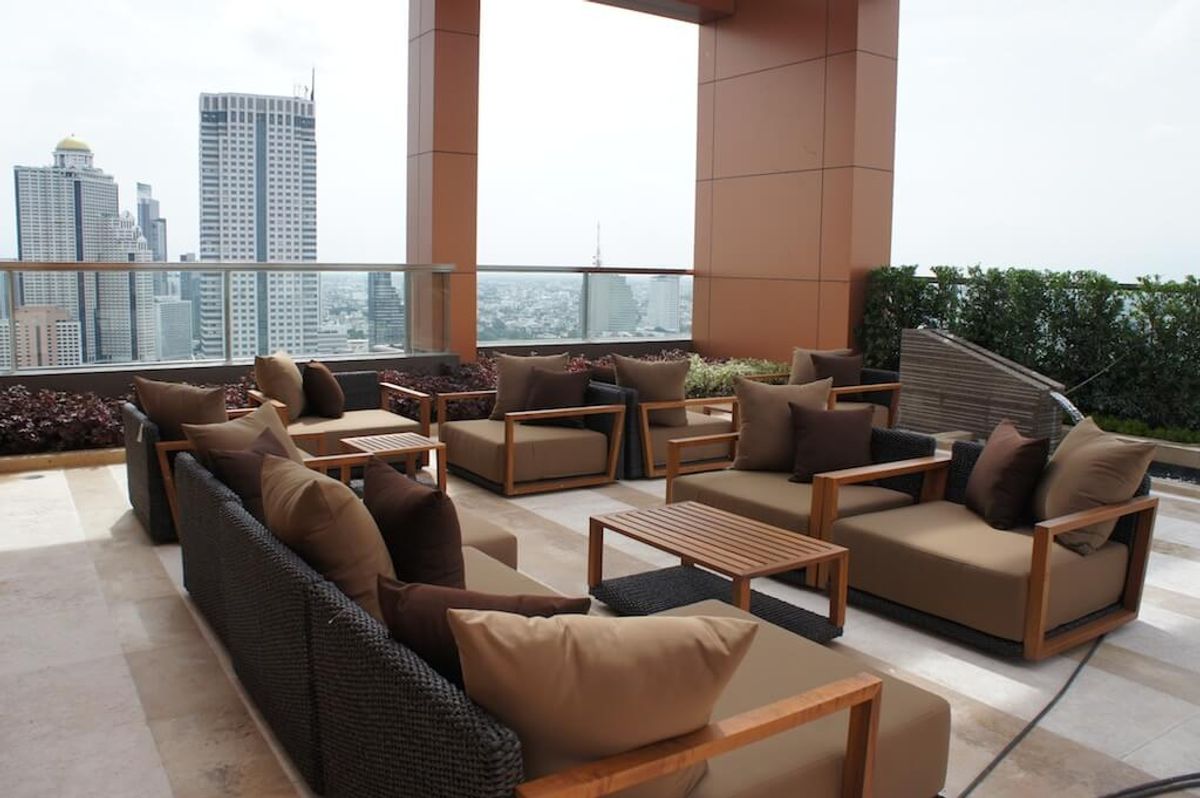 ขายคอนโดสาทร นราธิวาส : 🔥 Rare Corner Unit in Prime Location – Don’t Miss Out!
