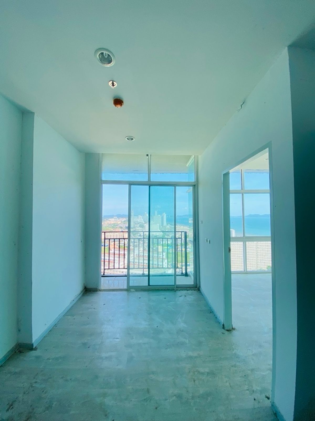 ขายคอนโดพัทยา บางแสน ชลบุรี สัตหีบ : เดอะแกรนด์เอดี จอมเทียน บีช พัทยา ขายเพียง 1.45 ล้าน คอนโดวิวทะเล 