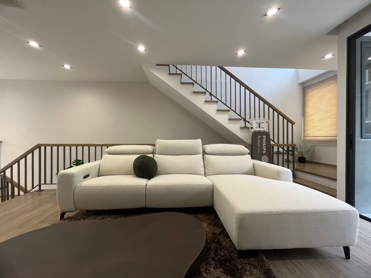 ให้เช่าทาวน์โฮมลาดพร้าว101 แฮปปี้แลนด์ : ✨ บ้านเดี่ยวหรู 4 ชั้น สไตล์โมเดิร์น เหมาะสำหรับครอบครัว หรือโฮมออฟฟิศ ตกแต่งครบ พร้อมอยู่ ใกล้ MRT ลาดพร้าว และเลียบด่วนรามอินทรา