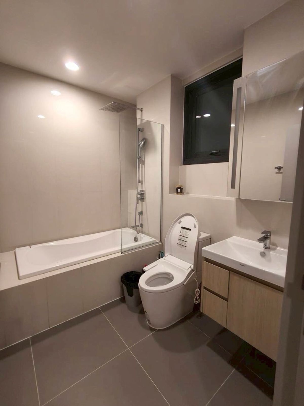 For RentCondoSukhumvit, Asoke, Thonglor : For RENT OKA HAUS2 BED 2 Bath (Bathtub) 50SQ.mfurnished 40,000/M.Contact: 0646428664 phat