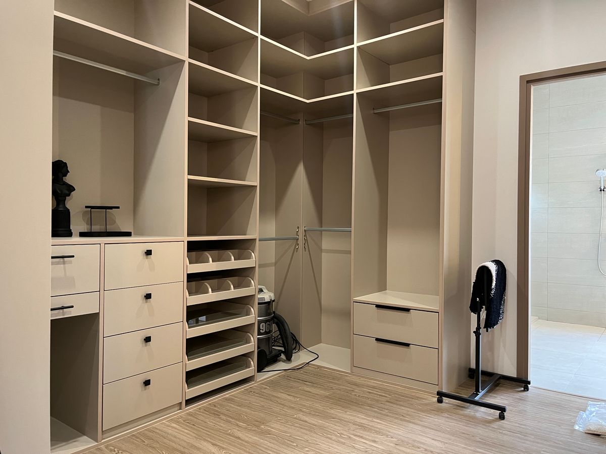 ให้เช่าทาวน์โฮมลาดพร้าว101 แฮปปี้แลนด์ : ✨ บ้านเดี่ยวหรู 4 ชั้น สไตล์โมเดิร์น เหมาะสำหรับครอบครัว หรือโฮมออฟฟิศ ตกแต่งครบ พร้อมอยู่ ใกล้ MRT ลาดพร้าว และเลียบด่วนรามอินทรา