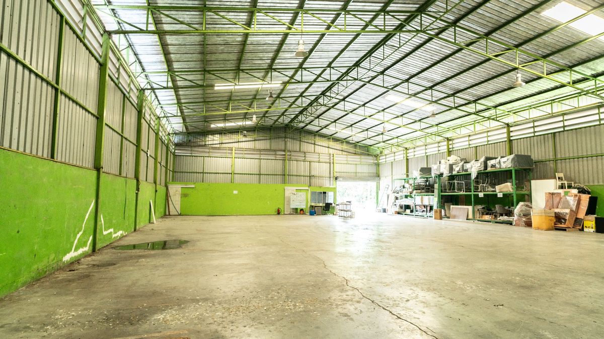 For RentWarehousePathum Thani,Rangsit, Thammasat : Rent a warehouse with offices and bathrooms. Near Future Park Rangsit, size 600 sq.m., Soi Phahonyothin, Prachathipat Subdistrict, Thanyaburi District, Pathum Thani