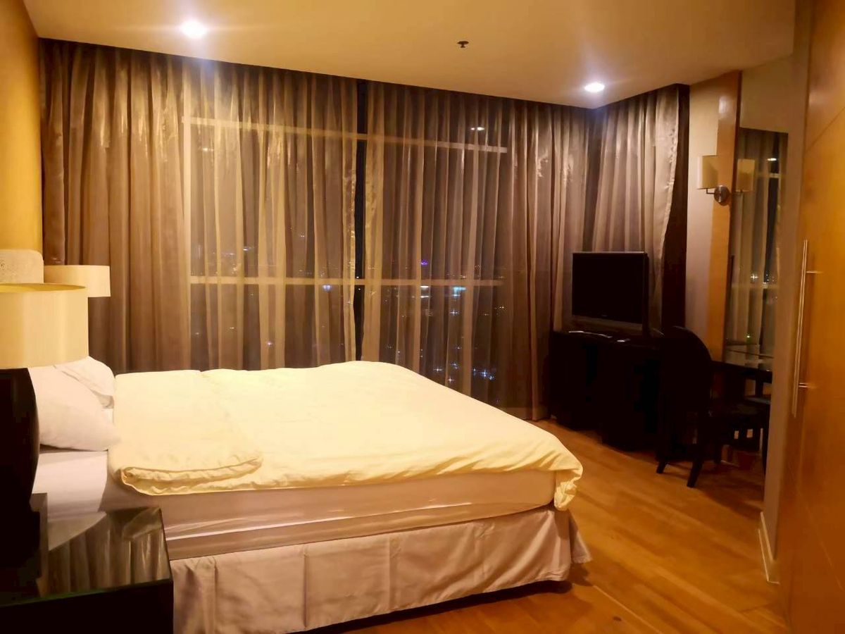 ให้เช่าคอนโดวงเวียนใหญ่ เจริญนคร : 🏙️ Urbano Absolute Sathon – คอนโดหรูใจกลางสาทร