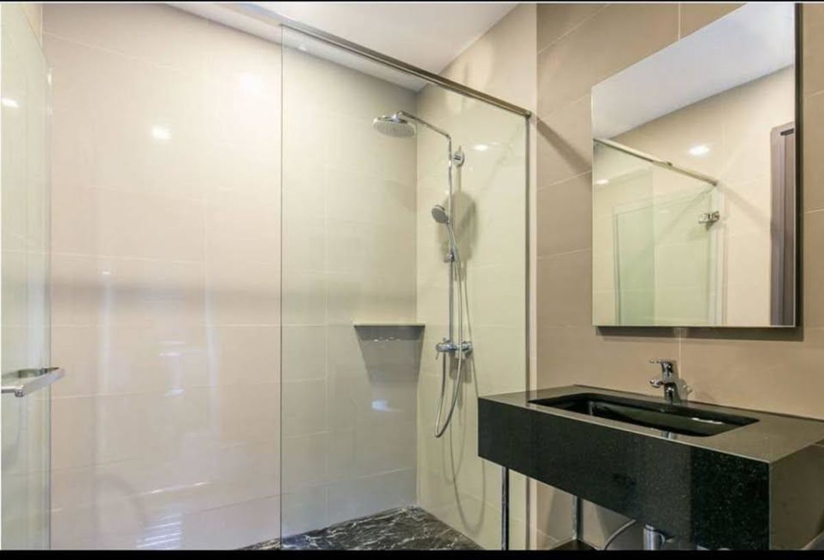 ให้เช่าคอนโดสุขุมวิท อโศก ทองหล่อ : คอนโด Edge Sukhumvit 23 เดินทางสะดวก ใกล้รถไฟฟ้าบีทีเอส มีรถรับส่ง ห้องสวย เฟอร์นิเจอร์ครบ พร้อมอยู่!