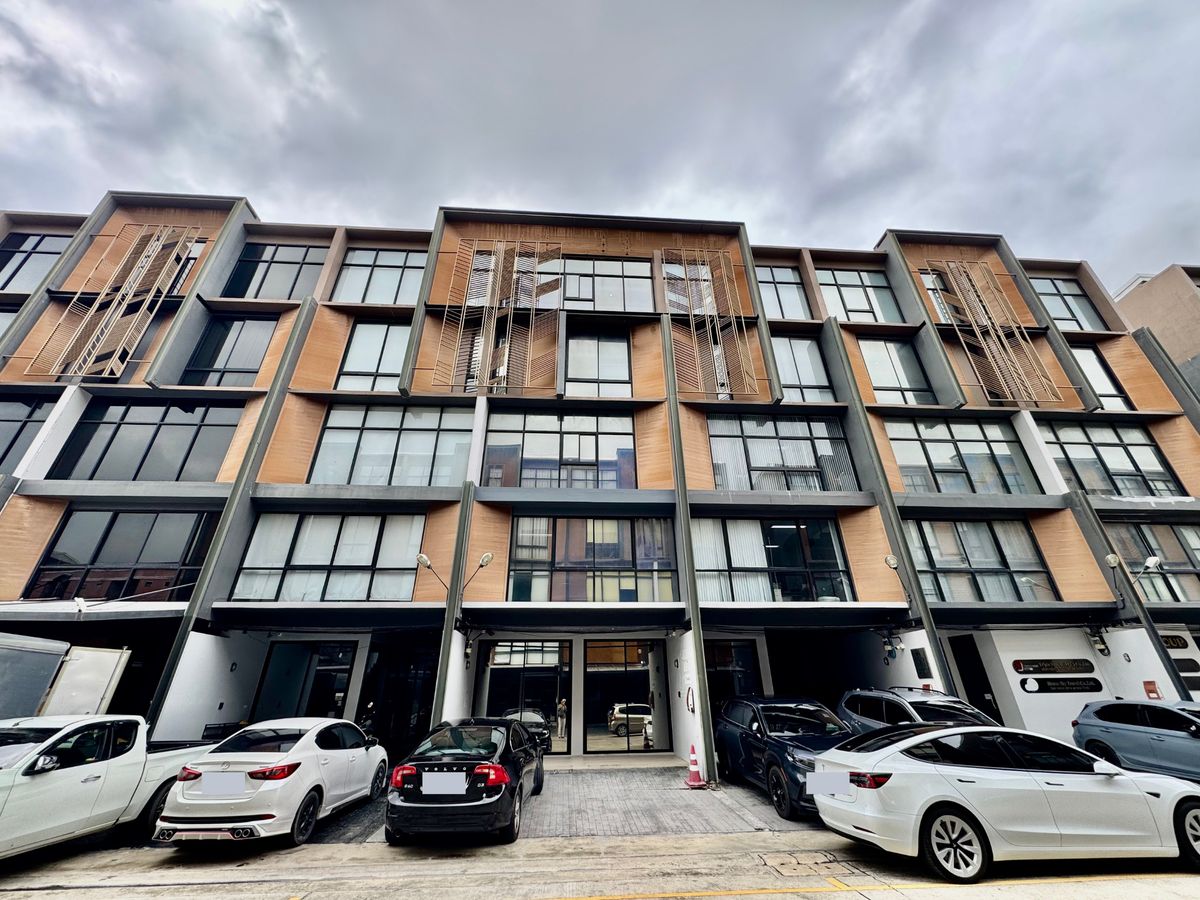 โฮมออฟฟิศอ่อนนุช อุดมสุข : โฮมออฟฟิศ 5 ชั้น สไตล์ Modern Luxury Loft พร้อมลิฟต์ส่วนตัว ที่ The Pride Sukhumvit 77 (อ่อนนุช 30)