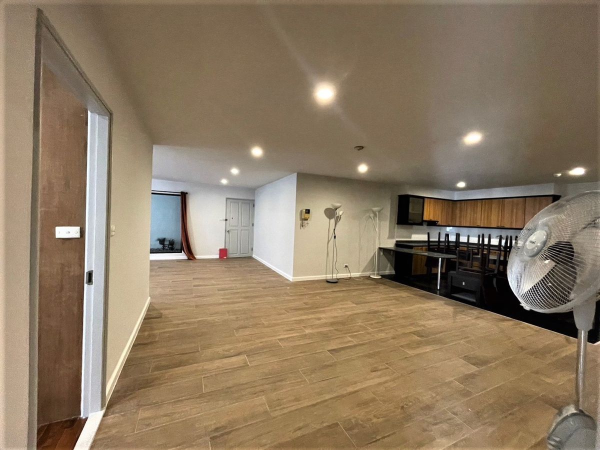 For SaleCondoSukhumvit, Asoke, Thonglor : LTHC12819 -Condo For Sale Condo for sale at CASA VIVA Casa V that Size 145.94 SQM. 3 Beds 3 Baths Near BTS EKKAMAI Station Only 9.9 MB