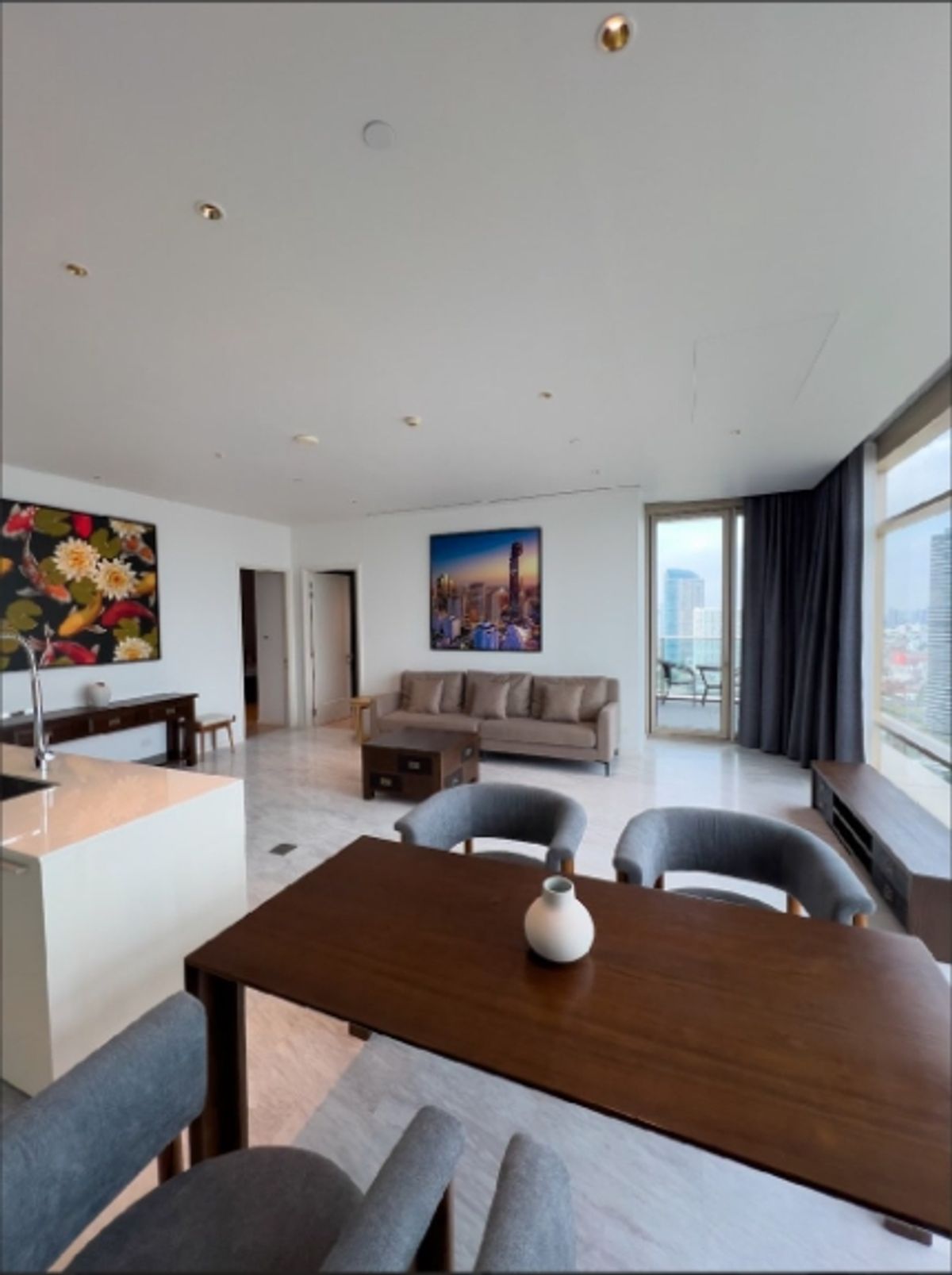 คอนโดสาทร นราธิวาส : คอนโดหรูที่ Four Seasons Private Residences เดินทางสะดวก ใกล้รถไฟฟ้าบีทีเอส มีรถรับส่ง ห้องสวย เฟอร์นิเจอร์ครบ พร้อมอยู่