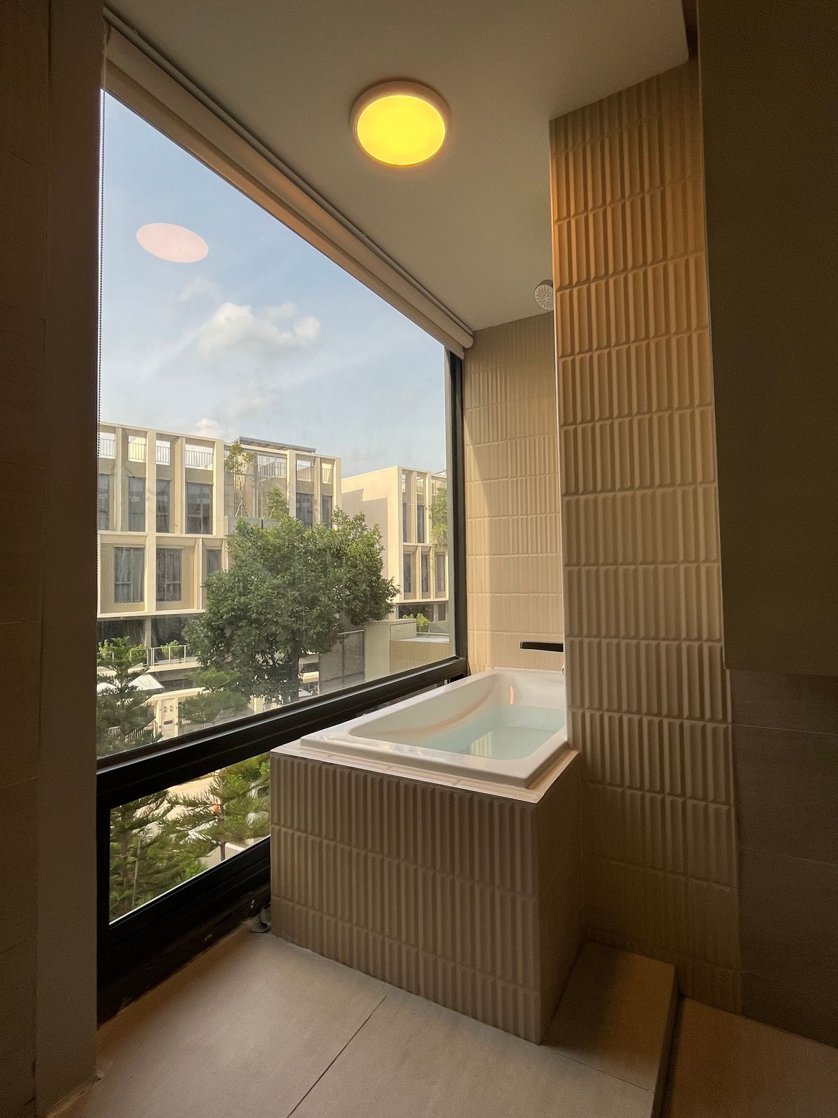 ให้เช่าทาวน์โฮมลาดพร้าว101 แฮปปี้แลนด์ : ✨ บ้านเดี่ยวหรู 4 ชั้น สไตล์โมเดิร์น เหมาะสำหรับครอบครัว หรือโฮมออฟฟิศ ตกแต่งครบ พร้อมอยู่ ใกล้ MRT ลาดพร้าว และเลียบด่วนรามอินทรา