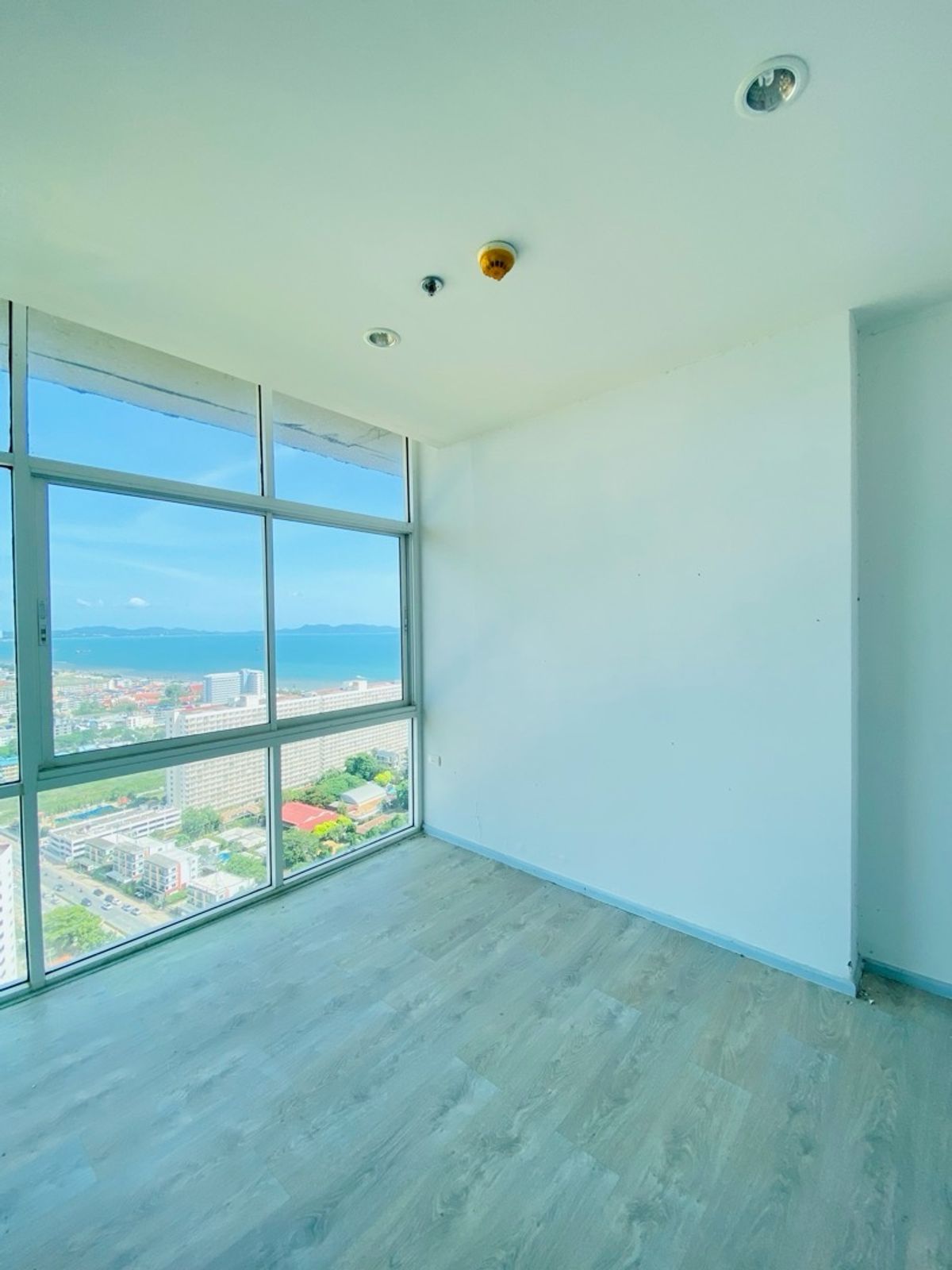 ขายคอนโดพัทยา บางแสน ชลบุรี สัตหีบ : เดอะแกรนด์เอดี จอมเทียน บีช พัทยา ขายเพียง 1.45 ล้าน คอนโดวิวทะเล 