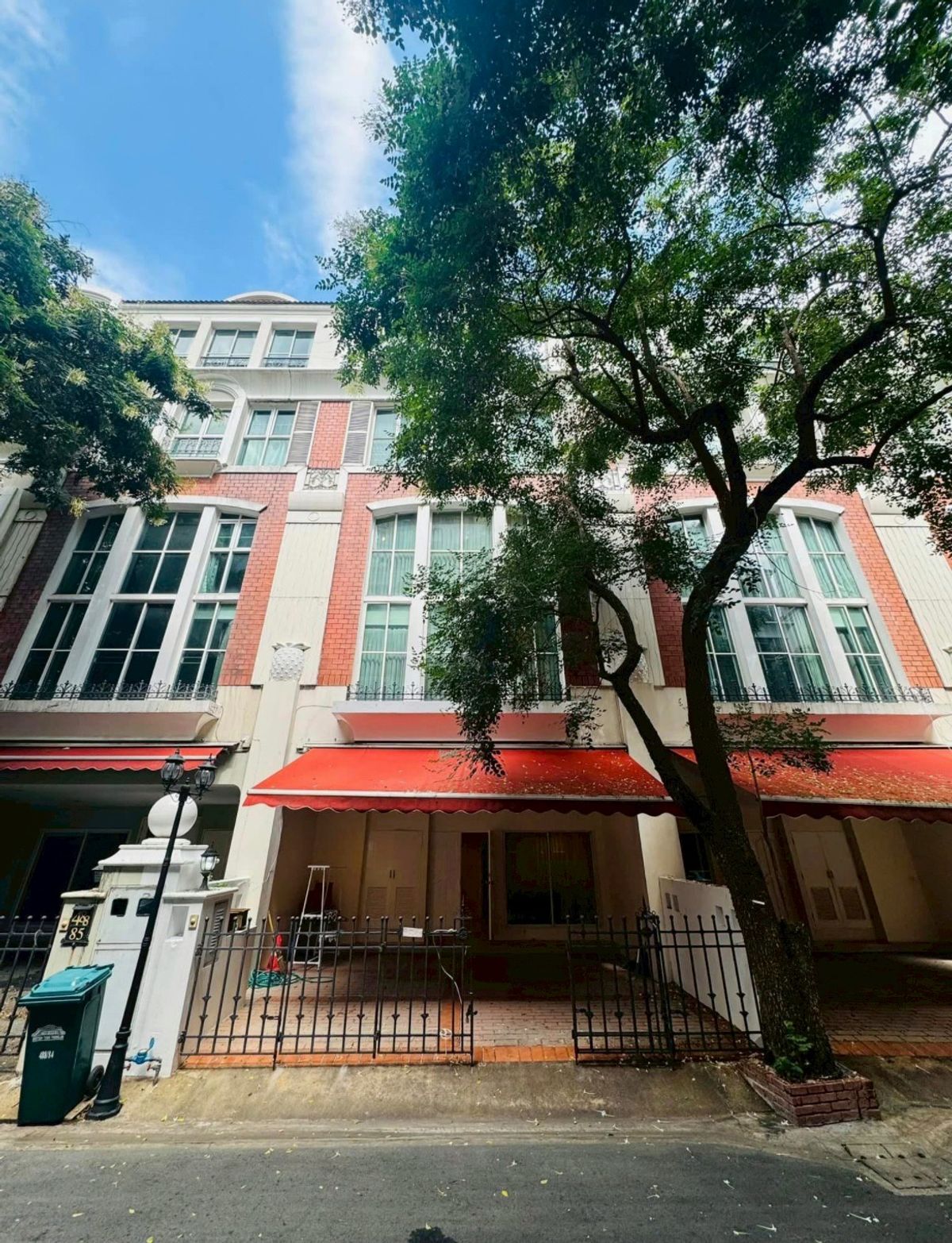 ให้เช่าทาวน์โฮมสุขุมวิท อโศก ทองหล่อ : P0064 ปล่อยเช่าราคาดี! Baan Klang Krung Thonglor : บ้านกลางกรุงทองหล่อ