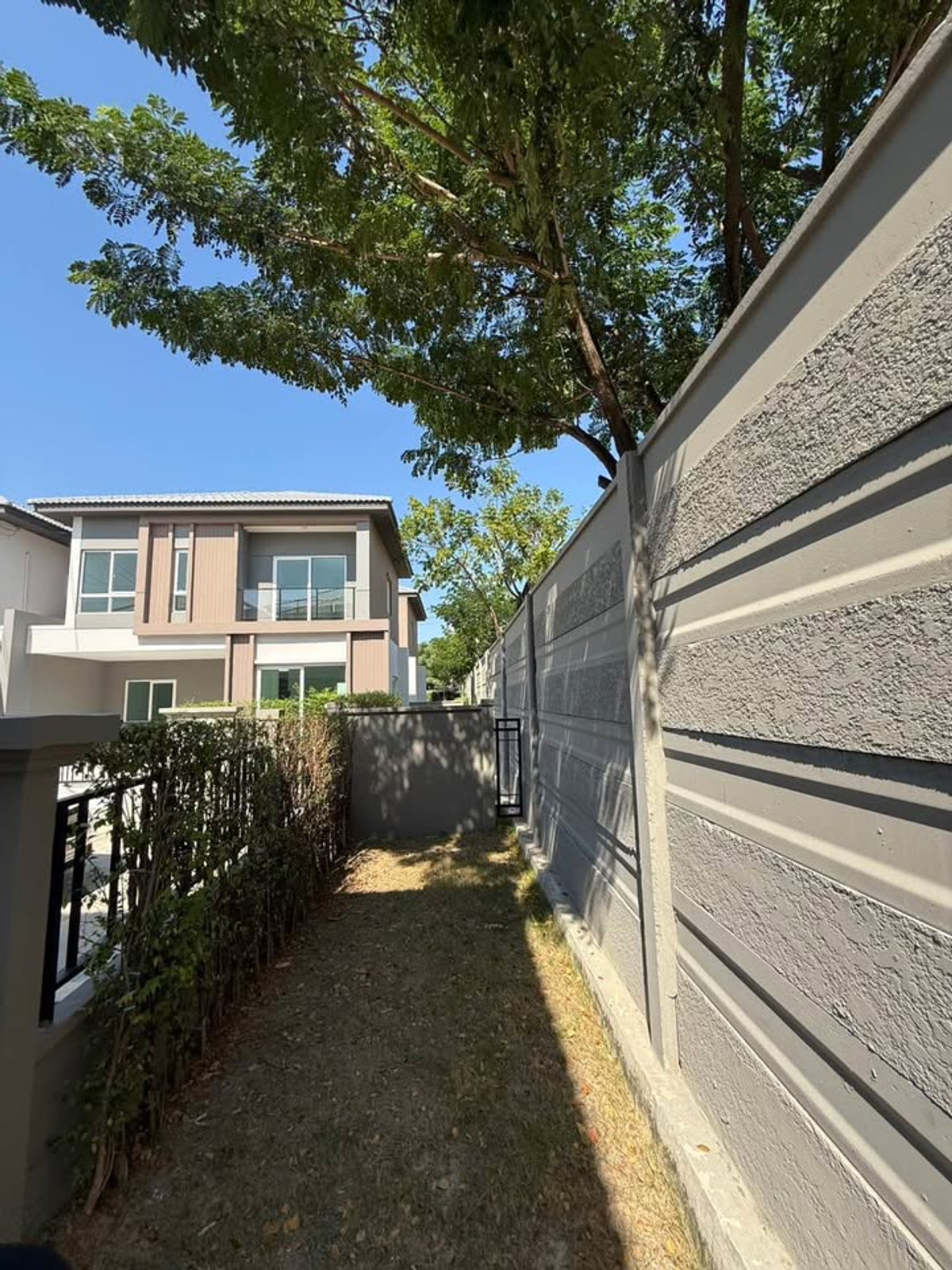 ให้เช่าทาวน์โฮมนนทบุรี บางใหญ่ บางบัวทอง : บ้านเปล่า หลังมุม ขับรถ 5นาที ถึงเซนทรัล เวสเกต เลี้ยงสัตว์ได้