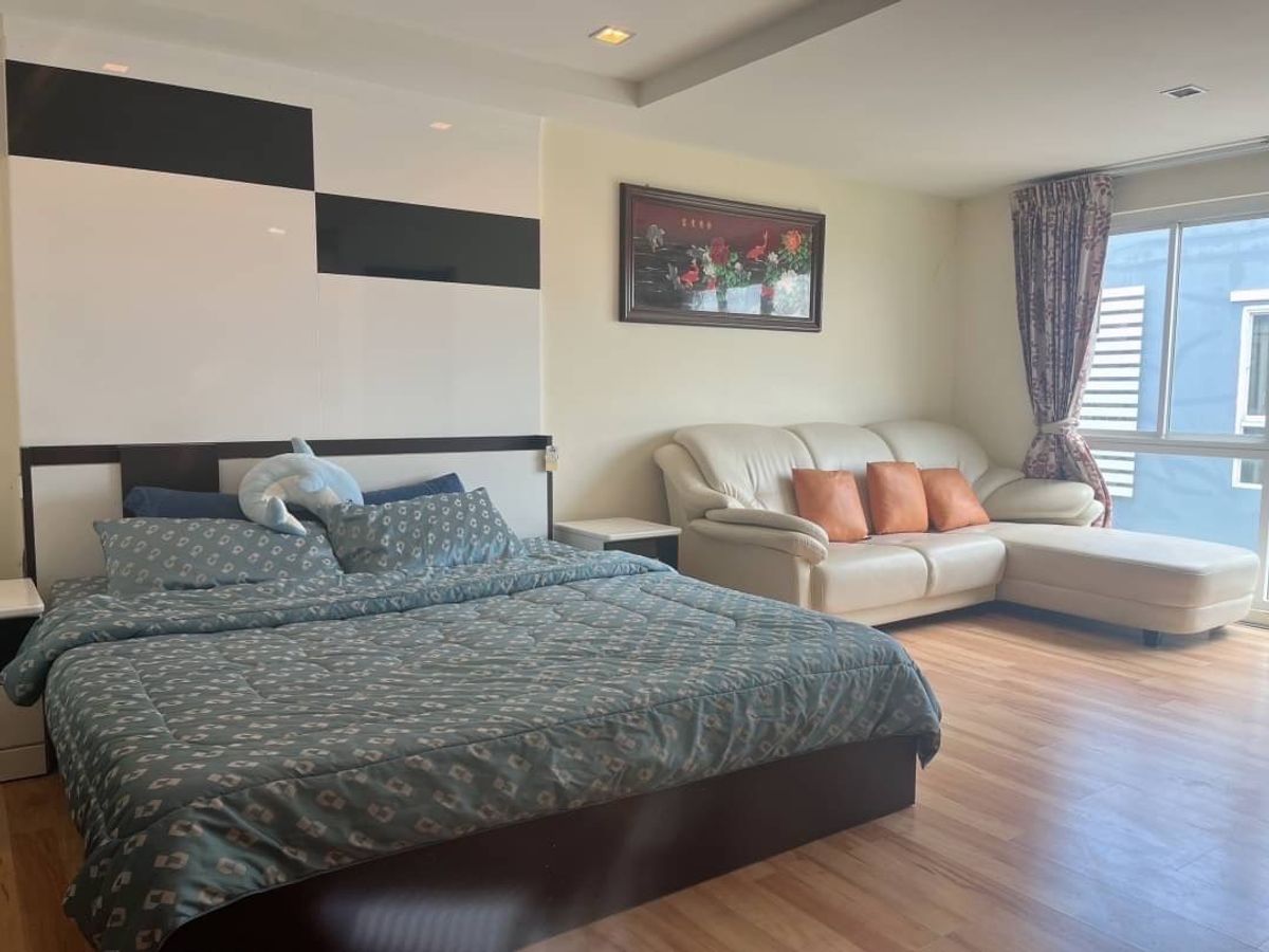 For SaleCondoPattaya, Bangsaen, Chonburi : Corner Unit Condo Recently Renovated – Guaranteed Best Price and Location in Bangsaen Beach! Just Steps Away from the Sea! For Sale: The Sand Condo Building AB – 34.20 sq.m.