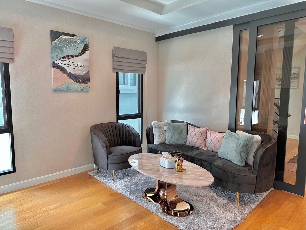 ขายบ้านลาดกระบัง สุวรรณภูมิ : 📢👇 ขายพร้อมผู้เช่า ถึงมีนาคม 2026 ที่ Supalai Essence สวนหลวง บ้านตกแต่งสวย เฟอร์นิเจอร์ครบ เดินทางสะดวกหลายเส้นทาง ใกล้โรงเรียนนานาชาติหลายแห่ง