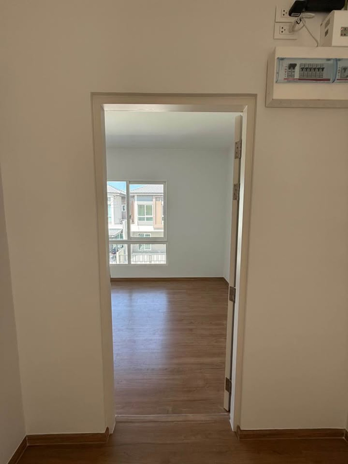 ให้เช่าทาวน์โฮมนนทบุรี บางใหญ่ บางบัวทอง : บ้านเปล่า หลังมุม ขับรถ 5นาที ถึงเซนทรัล เวสเกต เลี้ยงสัตว์ได้