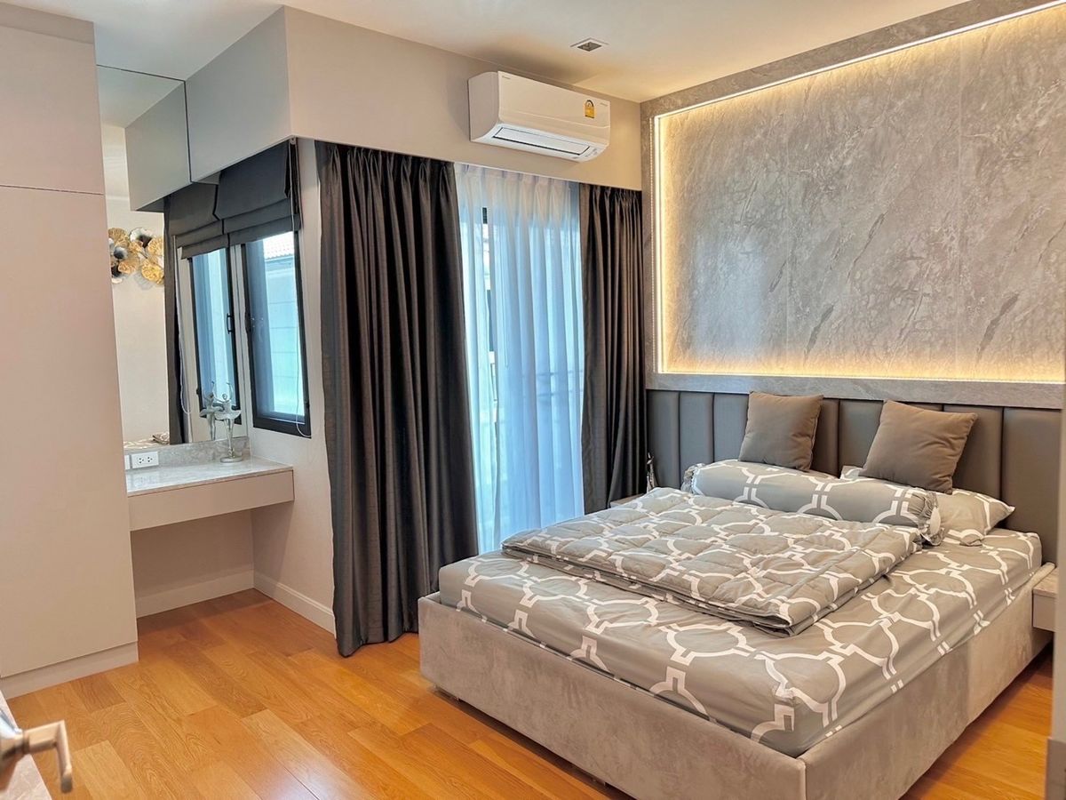 ขายบ้านลาดกระบัง สุวรรณภูมิ : 📢👇 ขายพร้อมผู้เช่า ถึงมีนาคม 2026 ที่ Supalai Essence สวนหลวง บ้านตกแต่งสวย เฟอร์นิเจอร์ครบ เดินทางสะดวกหลายเส้นทาง ใกล้โรงเรียนนานาชาติหลายแห่ง