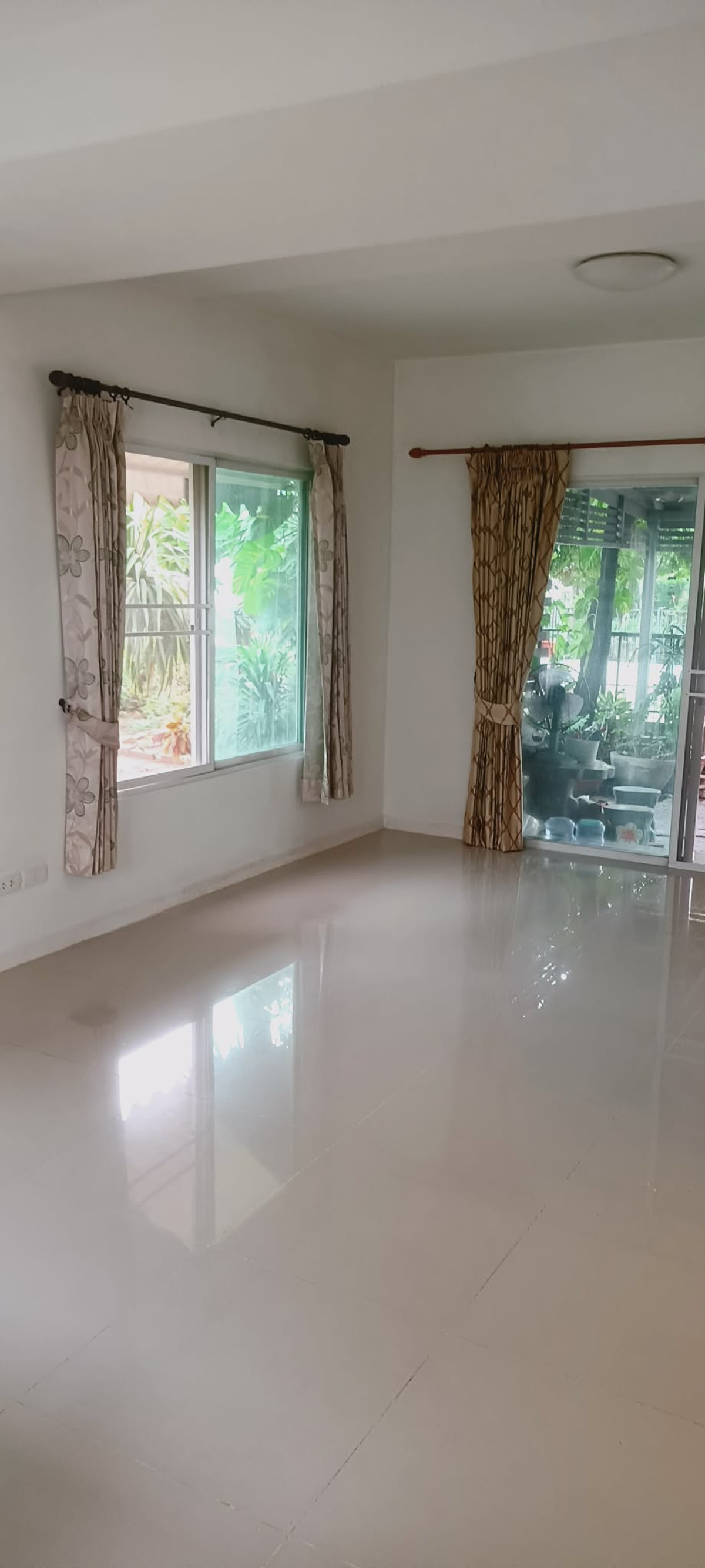 ให้เช่าทาวน์โฮมนนทบุรี บางใหญ่ บางบัวทอง : บ้านเปล่า หลังมุม ขับรถ 5นาที ถึงเซนทรัล เวสเกต เลี้ยงสัตว์ได้