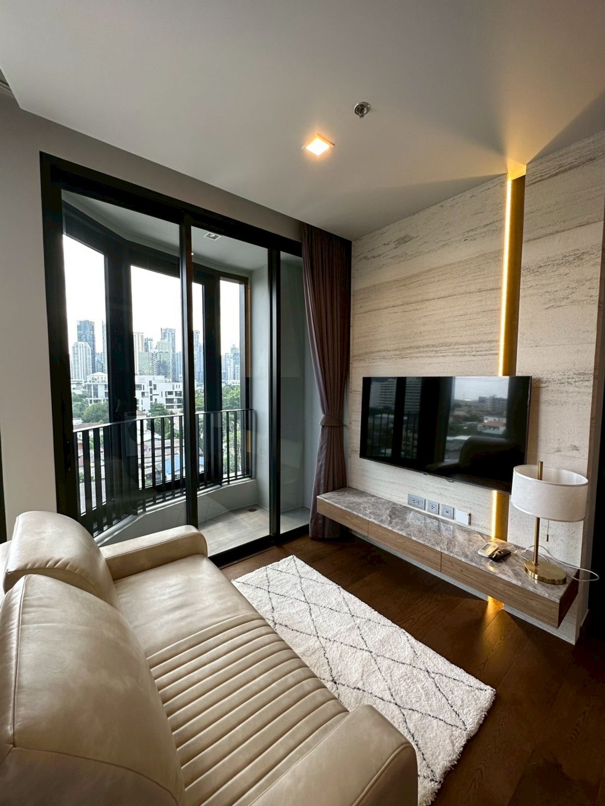 ให้เช่าคอนโดสุขุมวิท อโศก ทองหล่อ : LTH12833 - Condo for rent คอนโด ให้เช่า at Ideo Q sukhumvit 36 ไอดีโอ คิว สุขุมวิท 36 Size 50 sqm. 1 bed 1 bath Near BTS Thonglor Station ONLY 45K/Month