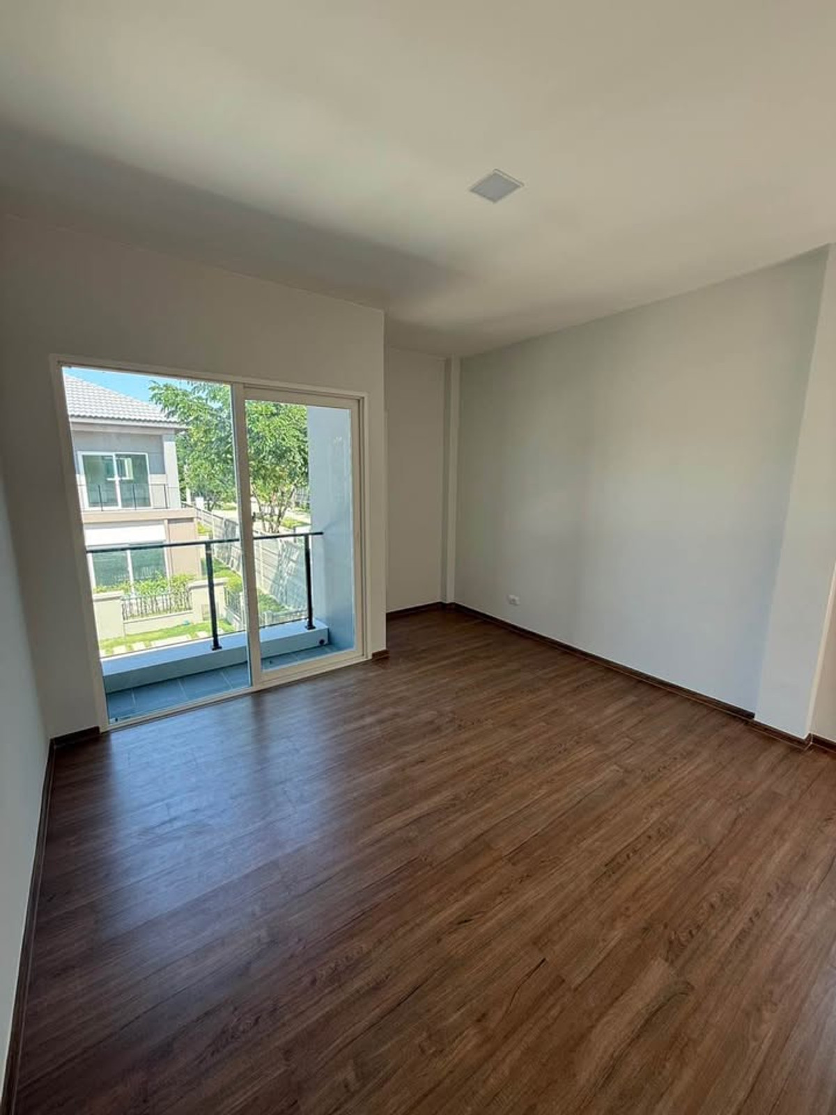 ให้เช่าทาวน์โฮมนนทบุรี บางใหญ่ บางบัวทอง : บ้านเปล่า หลังมุม ขับรถ 5นาที ถึงเซนทรัล เวสเกต เลี้ยงสัตว์ได้