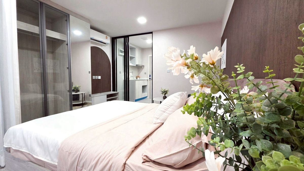 For RentCondoBangna, Bearing, Lasalle : Condo for rent atmoz Tropicana Bangna Building/Building: E Floor: 5 Size: 23 sq.m. Price: 10,000 baht. Nearby places: Yellow Line BTS Station