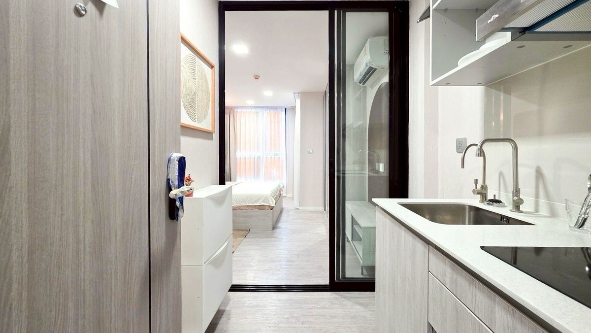 For RentCondoBangna, Bearing, Lasalle : Condo for rent atmoz Tropicana Bangna Building/Building: E Floor: 5 Size: 23 sq.m. Price: 10,000 baht. Nearby places: Yellow Line BTS Station