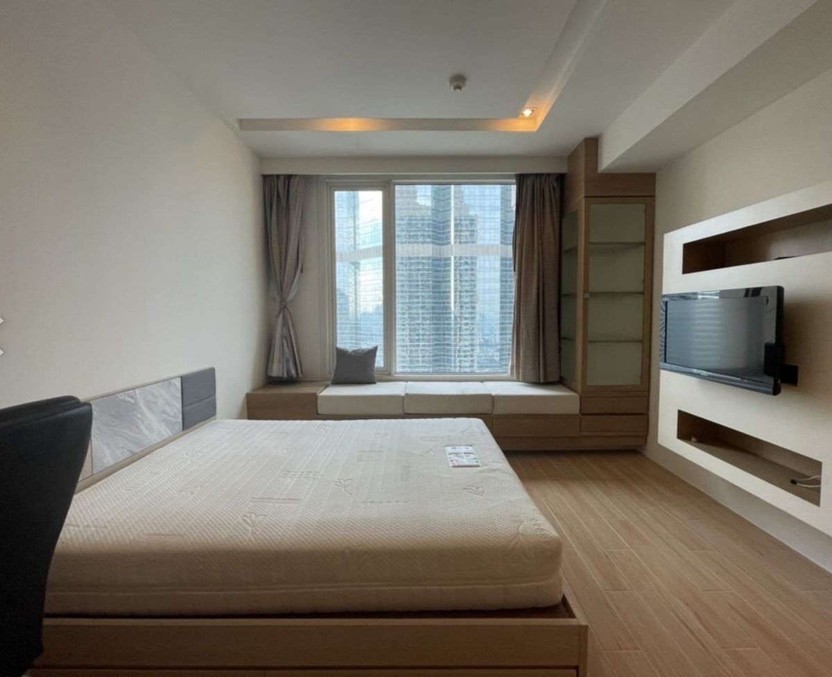 ให้เช่าคอนโดสาทร นราธิวาส : The Empire Place สาทร | ห้องสวย อยู่สบาย ใกล้ BTS / MRT พร้อมเข้าอยู่