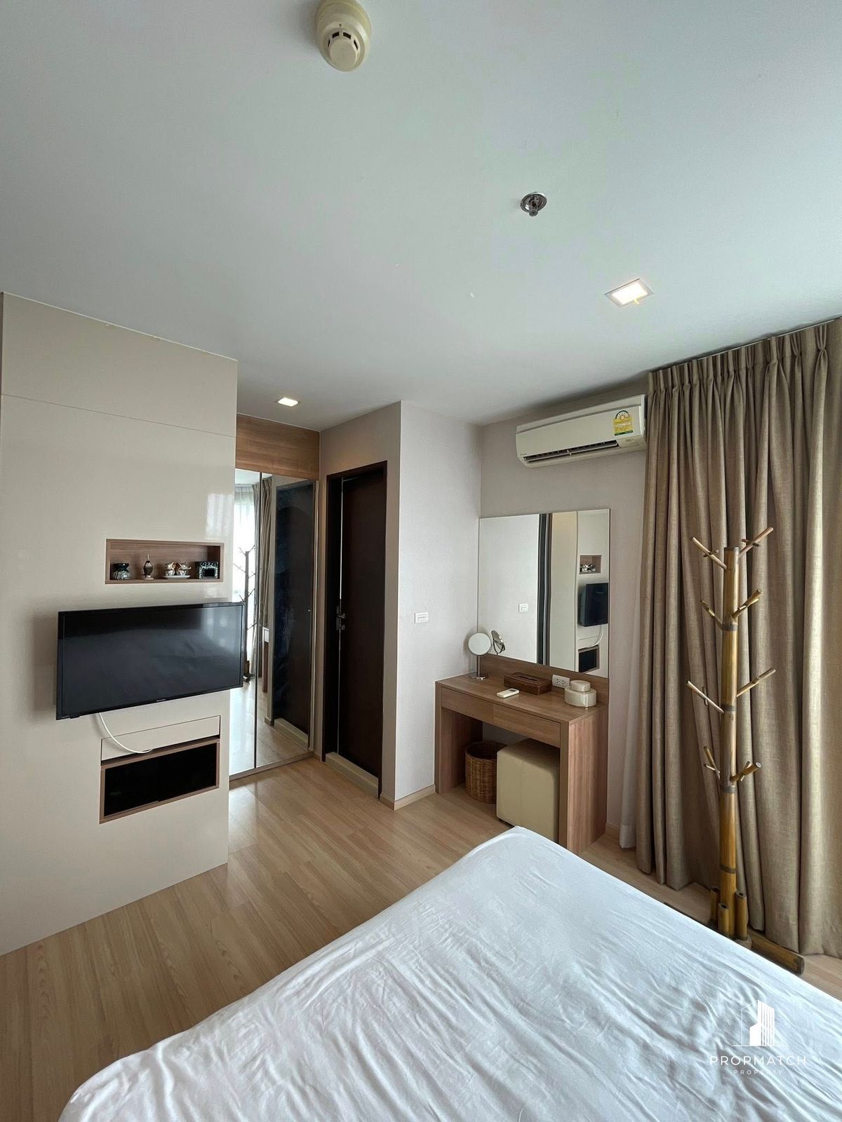 For RentCondoSathorn, Narathiwat : ✨Flash Deal ✨RHYTHM Sathorn (1Bed 1Bath 38SQM.) Completely decorated !! Only 24,000 baht per month Tel.0981315848 @PropMatch