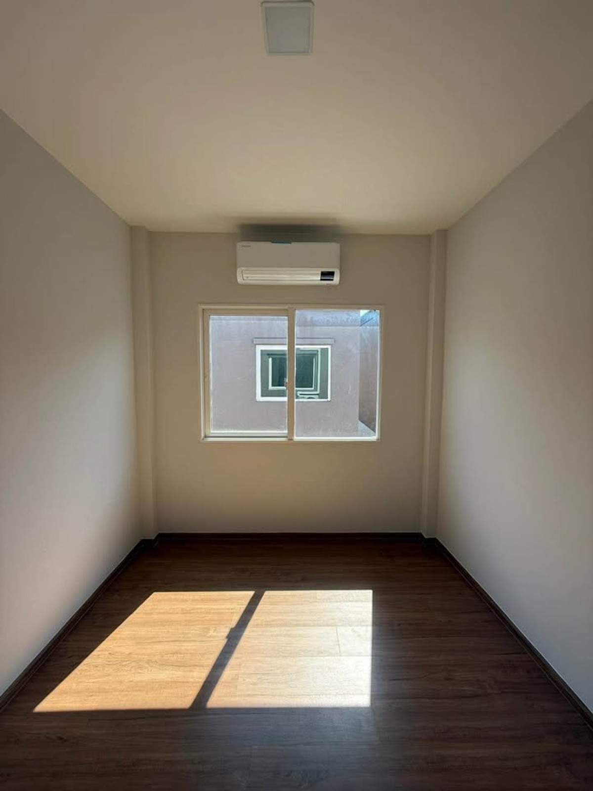 ให้เช่าทาวน์โฮมนนทบุรี บางใหญ่ บางบัวทอง : บ้านเปล่า หลังมุม ขับรถ 5นาที ถึงเซนทรัล เวสเกต เลี้ยงสัตว์ได้