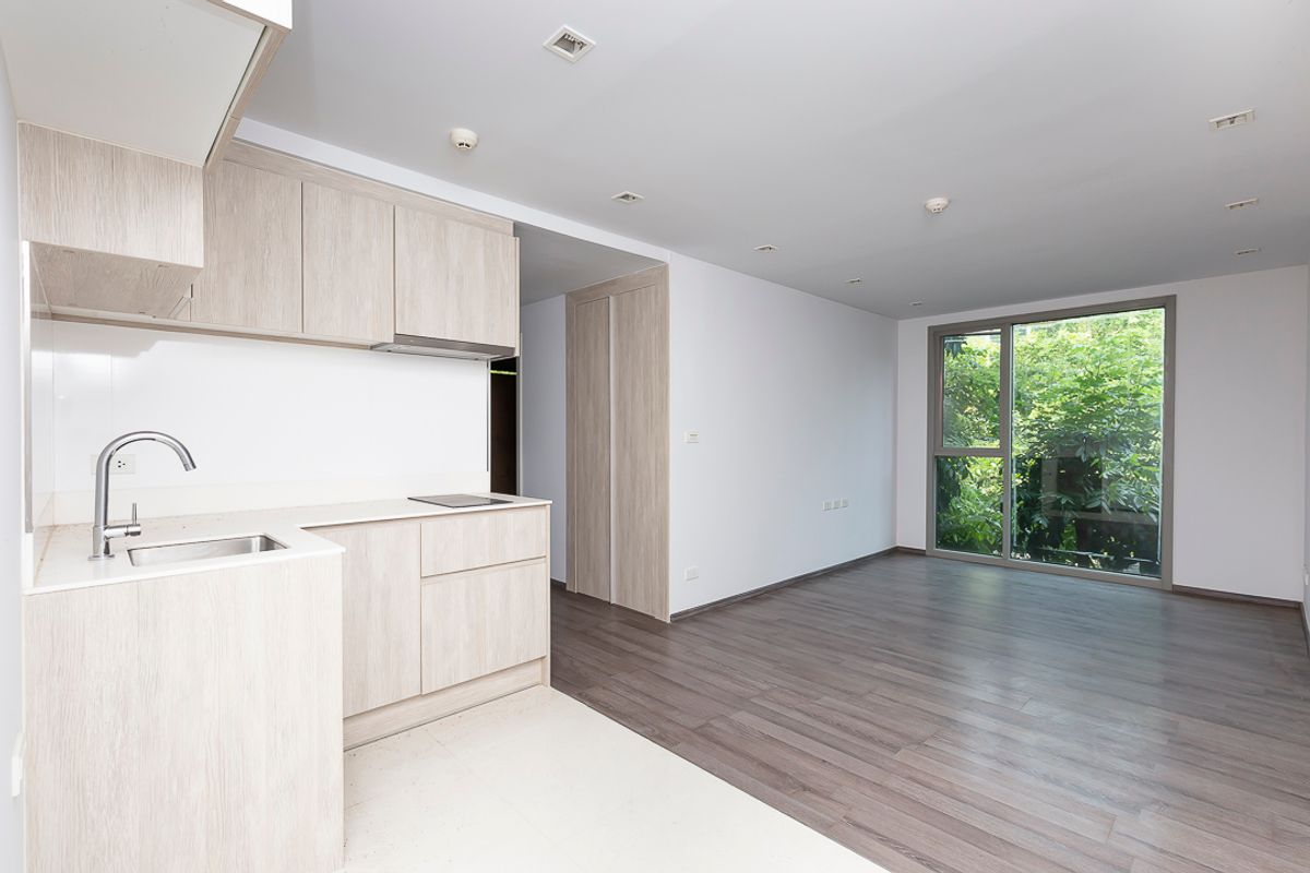 For SaleCondoOnnut, Udomsuk : Urgent 2 bedrooms Unfurnished. Very good condition. Sari by Sansiri Sukhumvit 64, only 250 meters to BTS Punnawithi.
