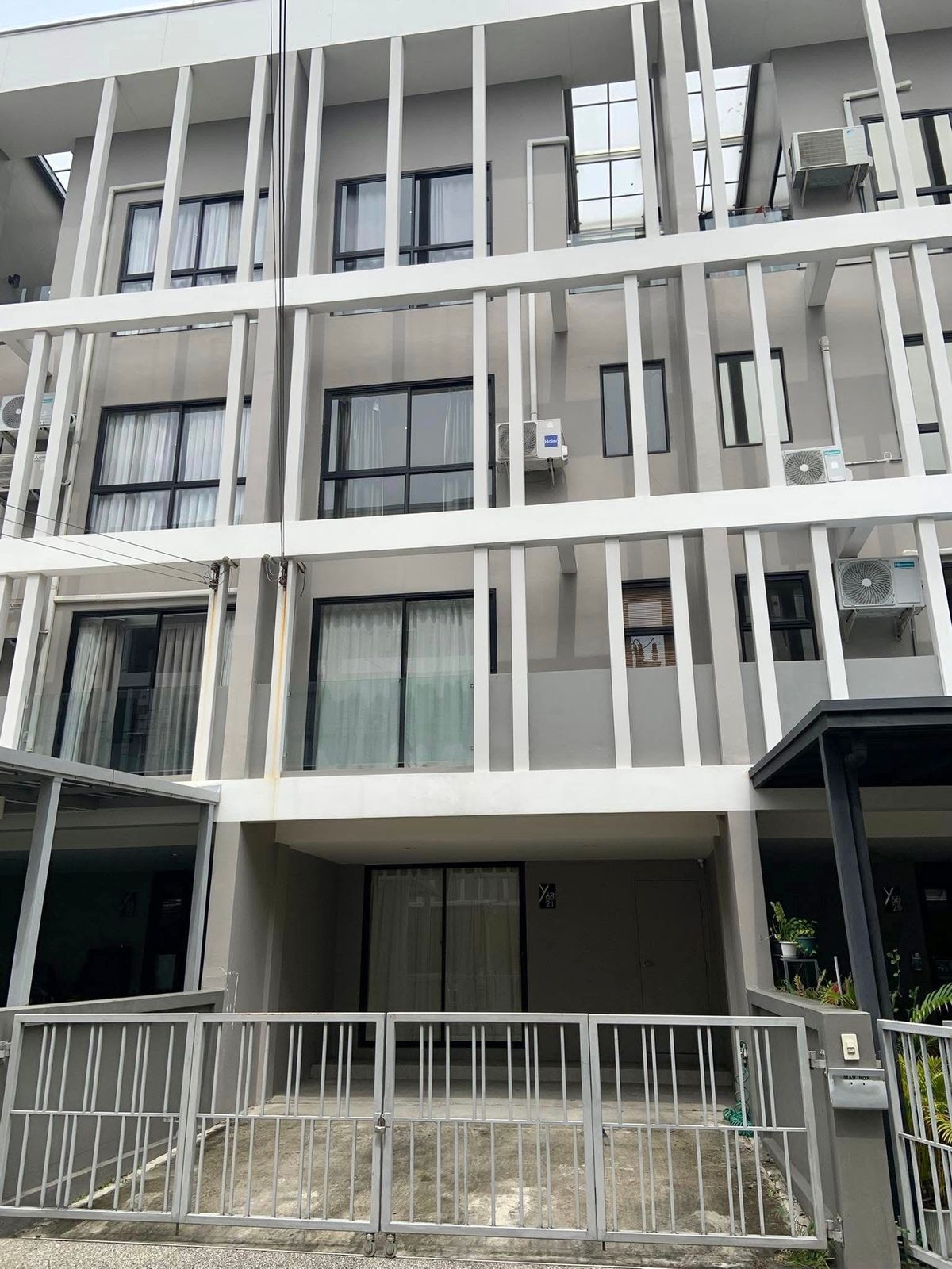 ให้เช่าทาวน์โฮมบางนา แบริ่ง ลาซาล : ให้เช่าทาวน์โฮม/โฮมออฟฟิศ Y Residence สุขุมวิท 113 ใกล้ BTS สำโรง และไบเทค บางนา 