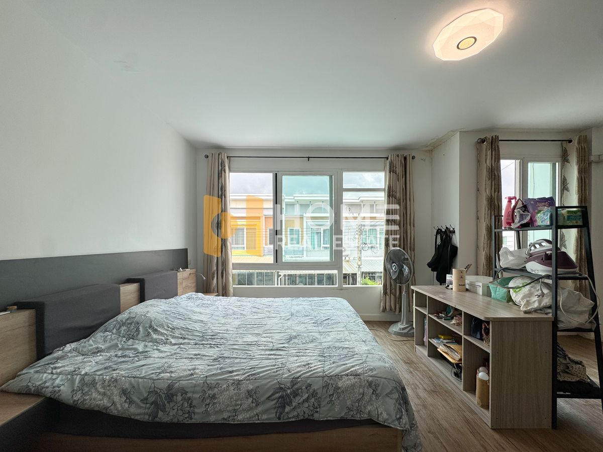 ขายทาวน์โฮมพัฒนาการ ศรีนครินทร์ : เดอ สยาม สวนหลวง ร.9 / 3 ห้องนอน (ขาย), De Siam Suanluang Rama 9 / 3 Bedrooms (FOR SALE) FON034