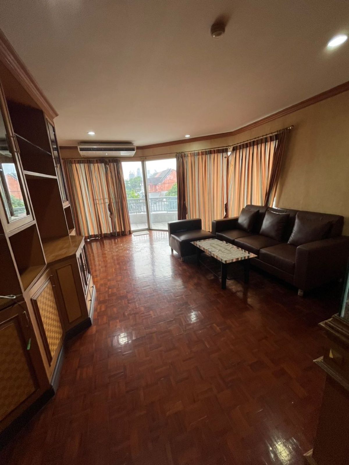 For RentCondoOnnut, Udomsuk : 2 bedroom condo for rent, Sukhumvit 71, near BTS Phra Khanong 1.5 kilograms, very big room 130 sqm.