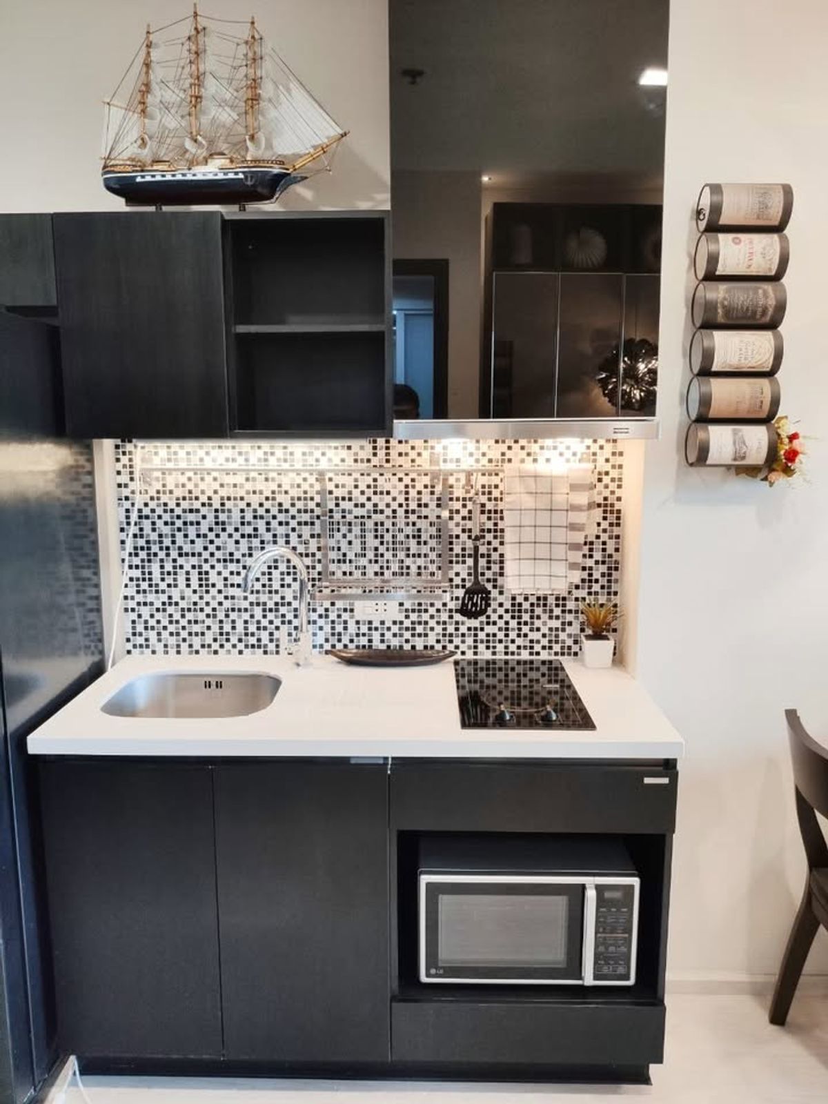 For RentCondoOnnut, Udomsuk : Rhythm Sukhumvit 44/1 condo, convenient transportation, near BTS, have a beautiful furniture shuttle, ready!