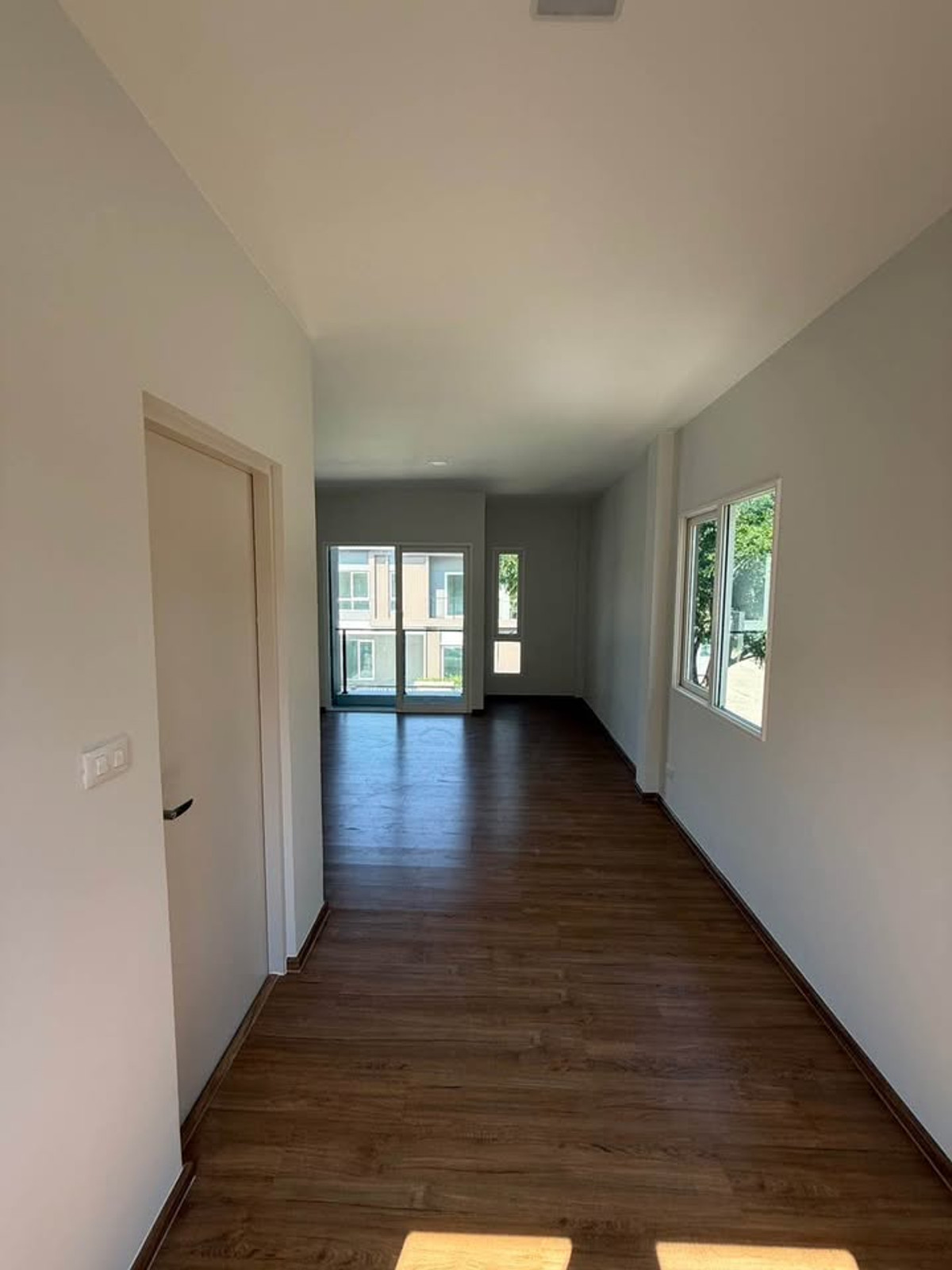 ให้เช่าทาวน์โฮมนนทบุรี บางใหญ่ บางบัวทอง : บ้านเปล่า หลังมุม ขับรถ 5นาที ถึงเซนทรัล เวสเกต เลี้ยงสัตว์ได้