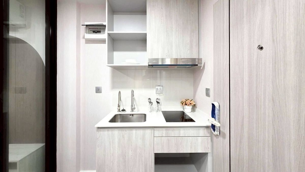 For RentCondoBangna, Bearing, Lasalle : Condo for rent atmoz Tropicana Bangna Building/Building: E Floor: 5 Size: 23 sq.m. Price: 10,000 baht. Nearby places: Yellow Line BTS Station